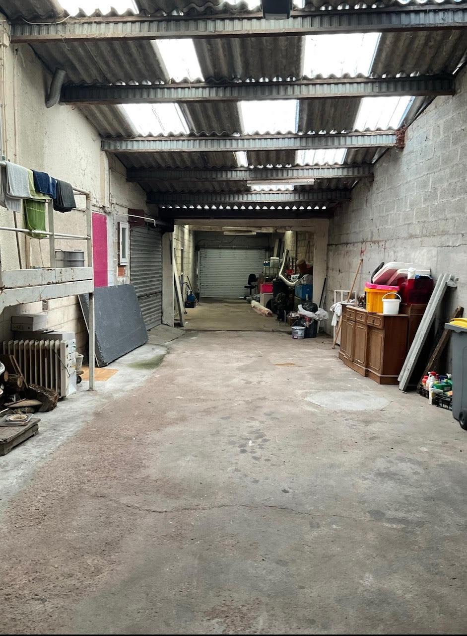 GRAND GARAGE POSSIBILITE DE STOCKAGE