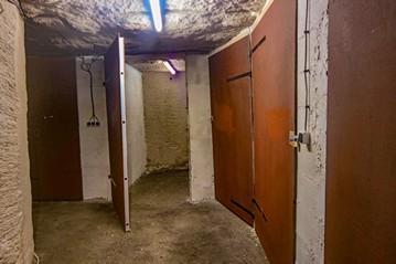 4 caves a louer dans un jolie immeuble