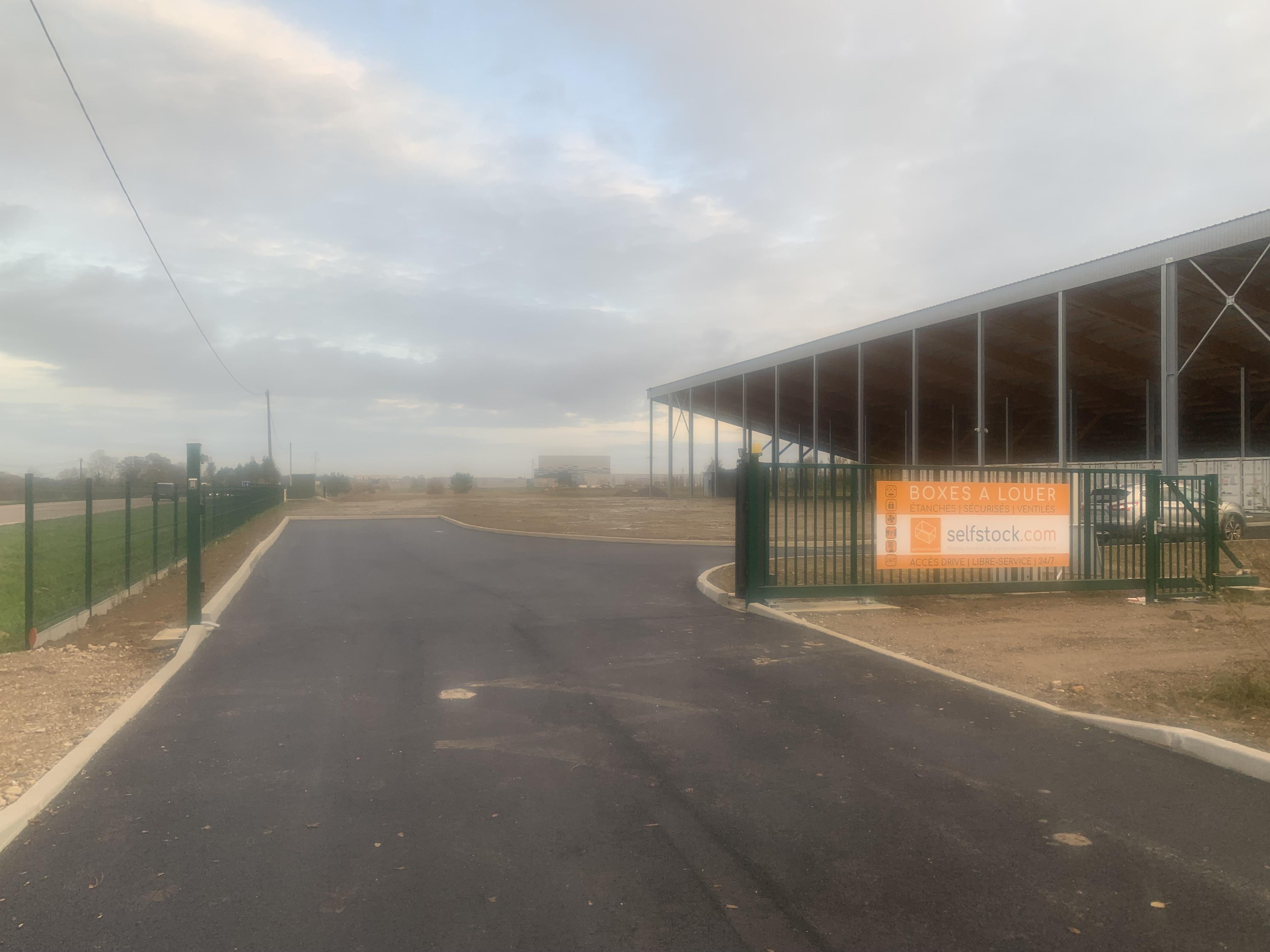 Box de stockage sécurisé de 14m2 à Lisieux