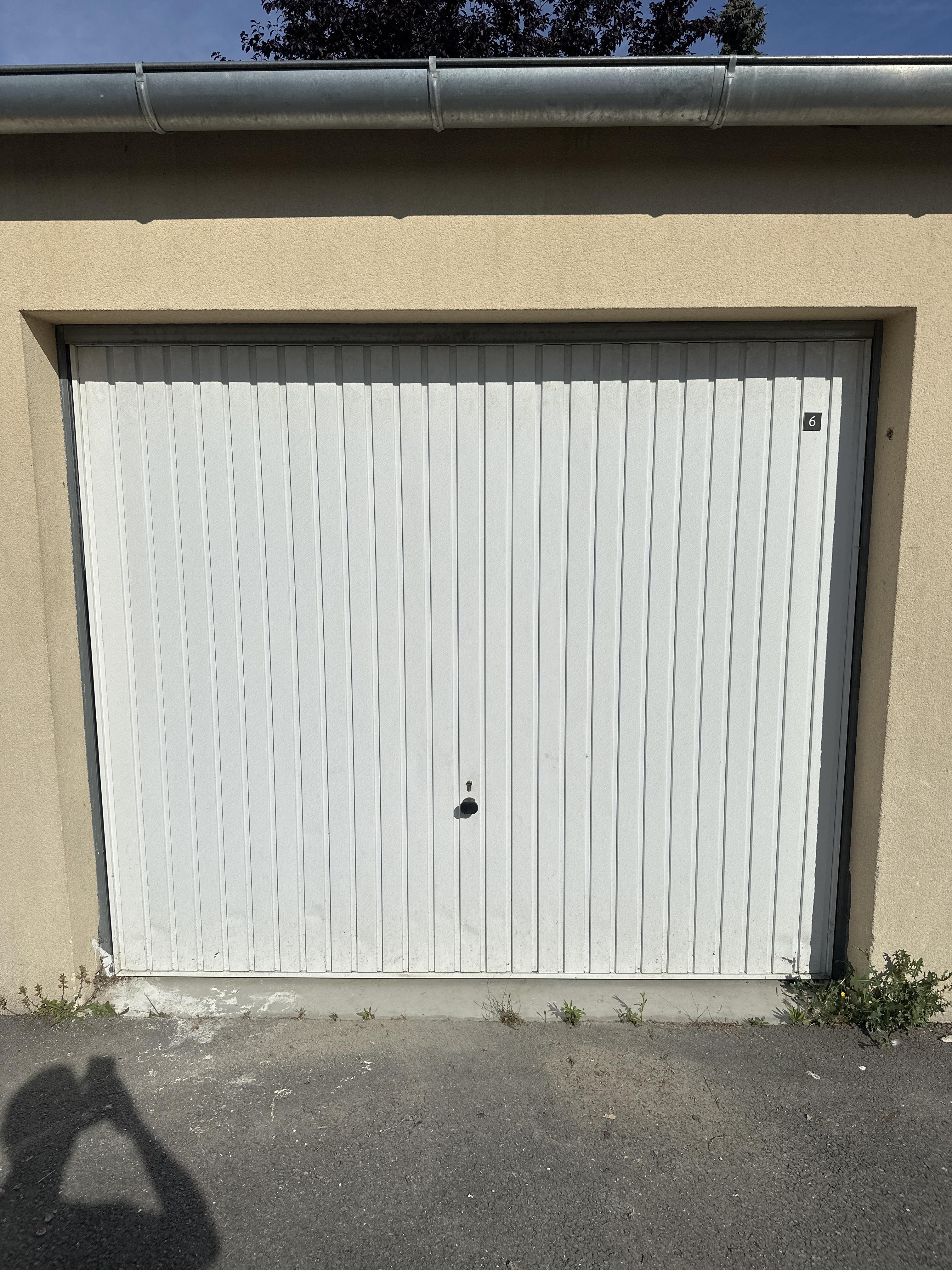 Box à louer : stockage ou parking fermé