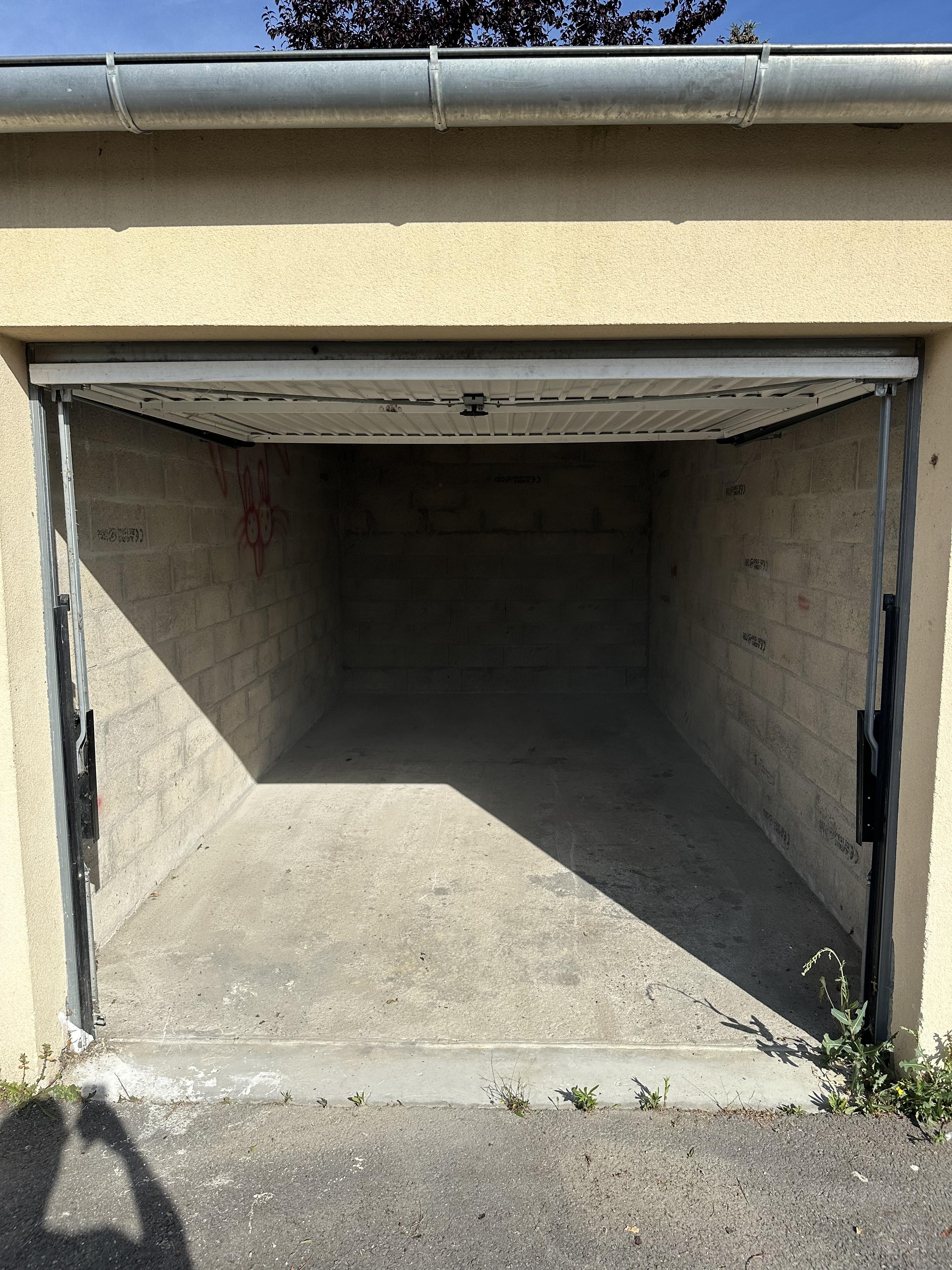 Box à louer : stockage ou parking fermé