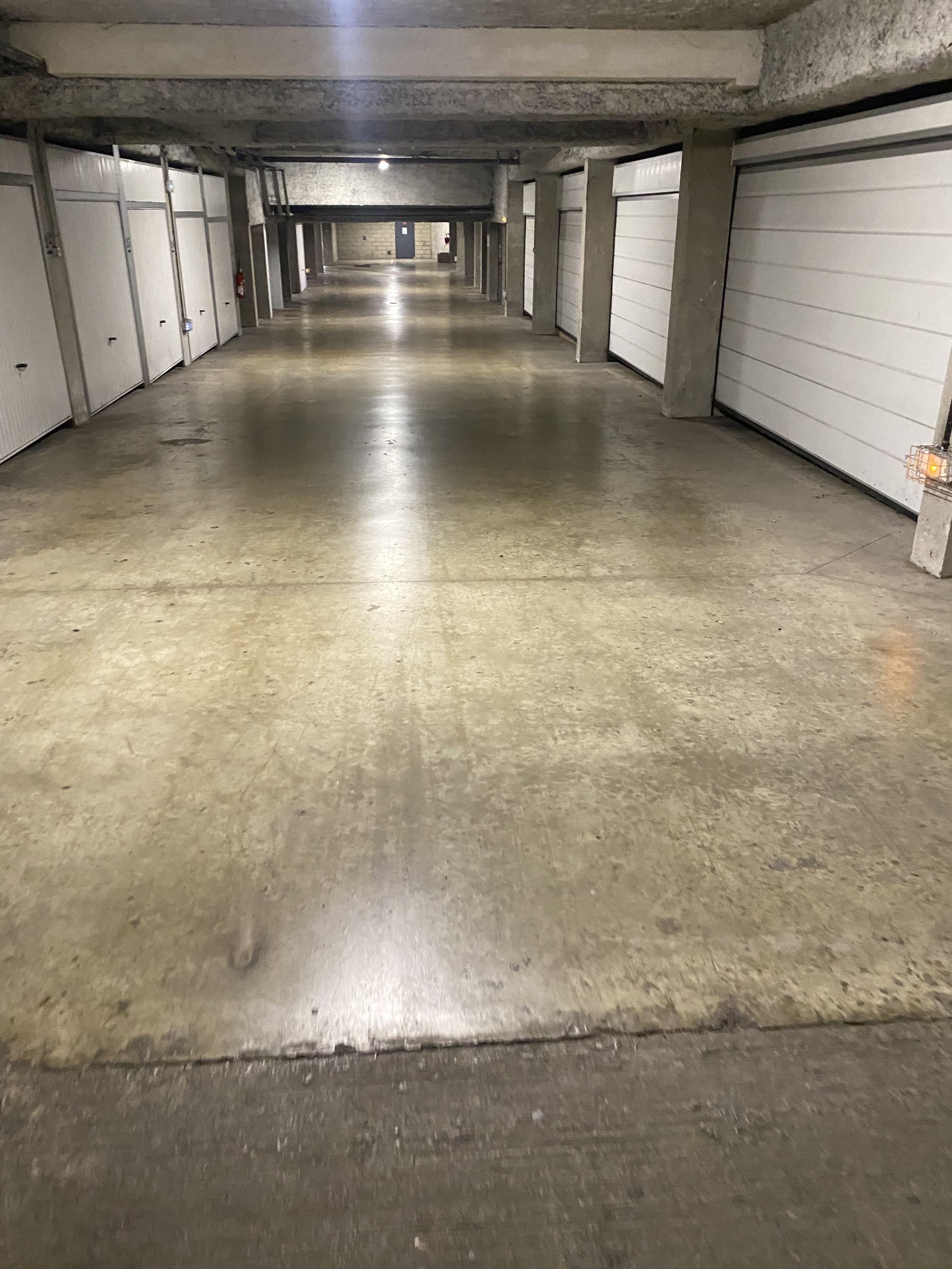 Garage/ box 12m² à Domont