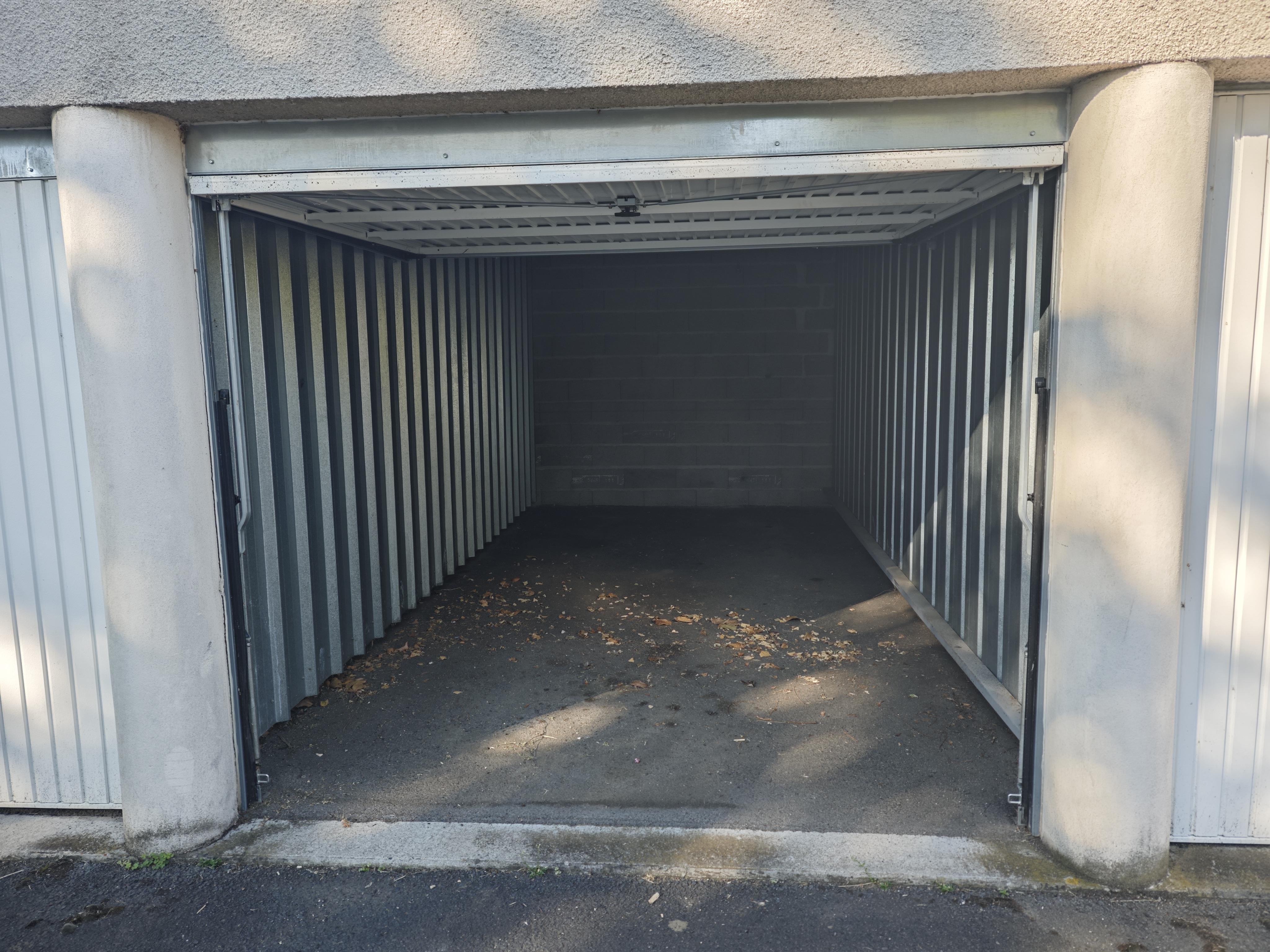 Garage/ Box 15m² - Le Cendre