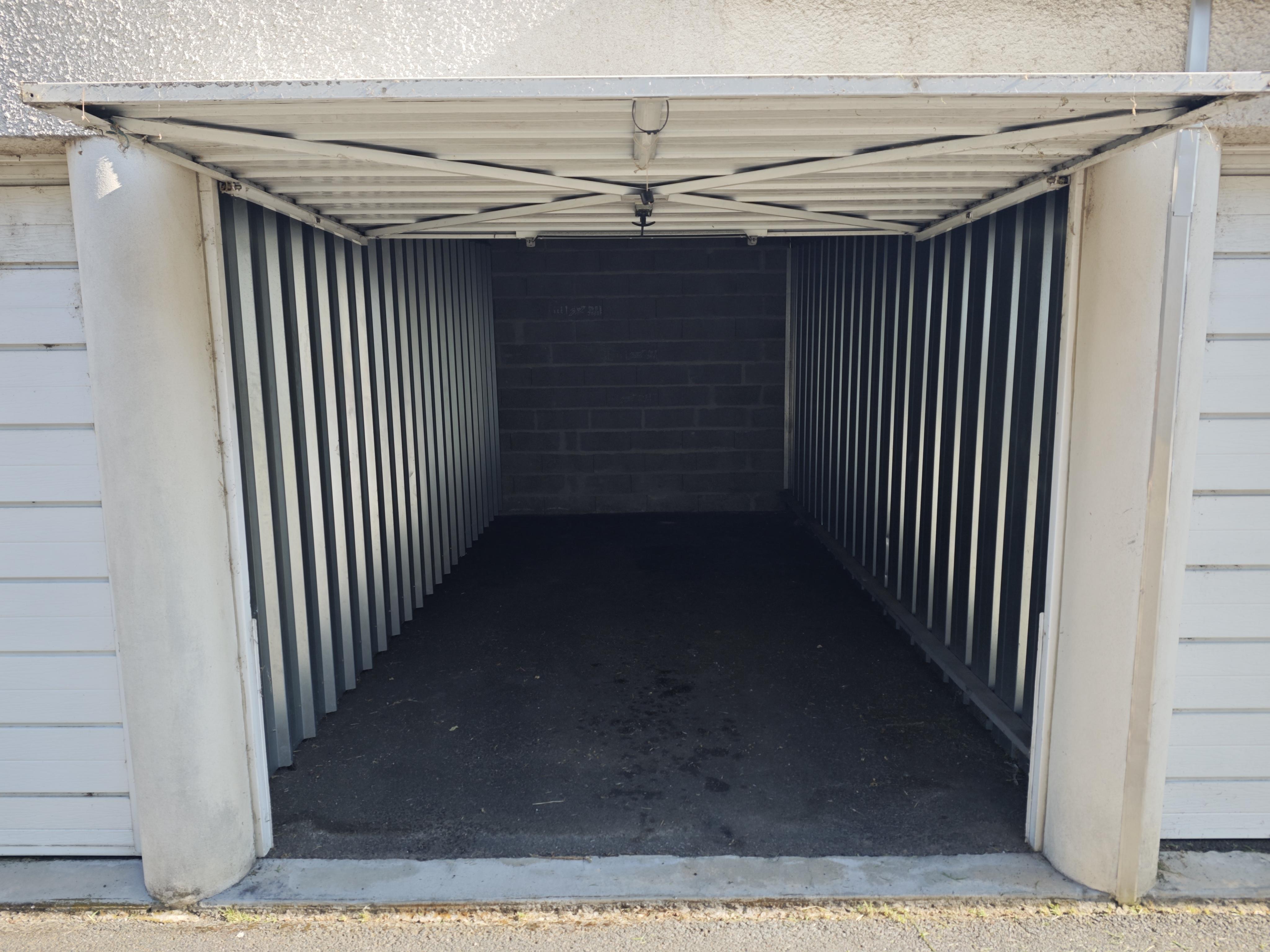 Garage/ Box 15m² - Le Cendre