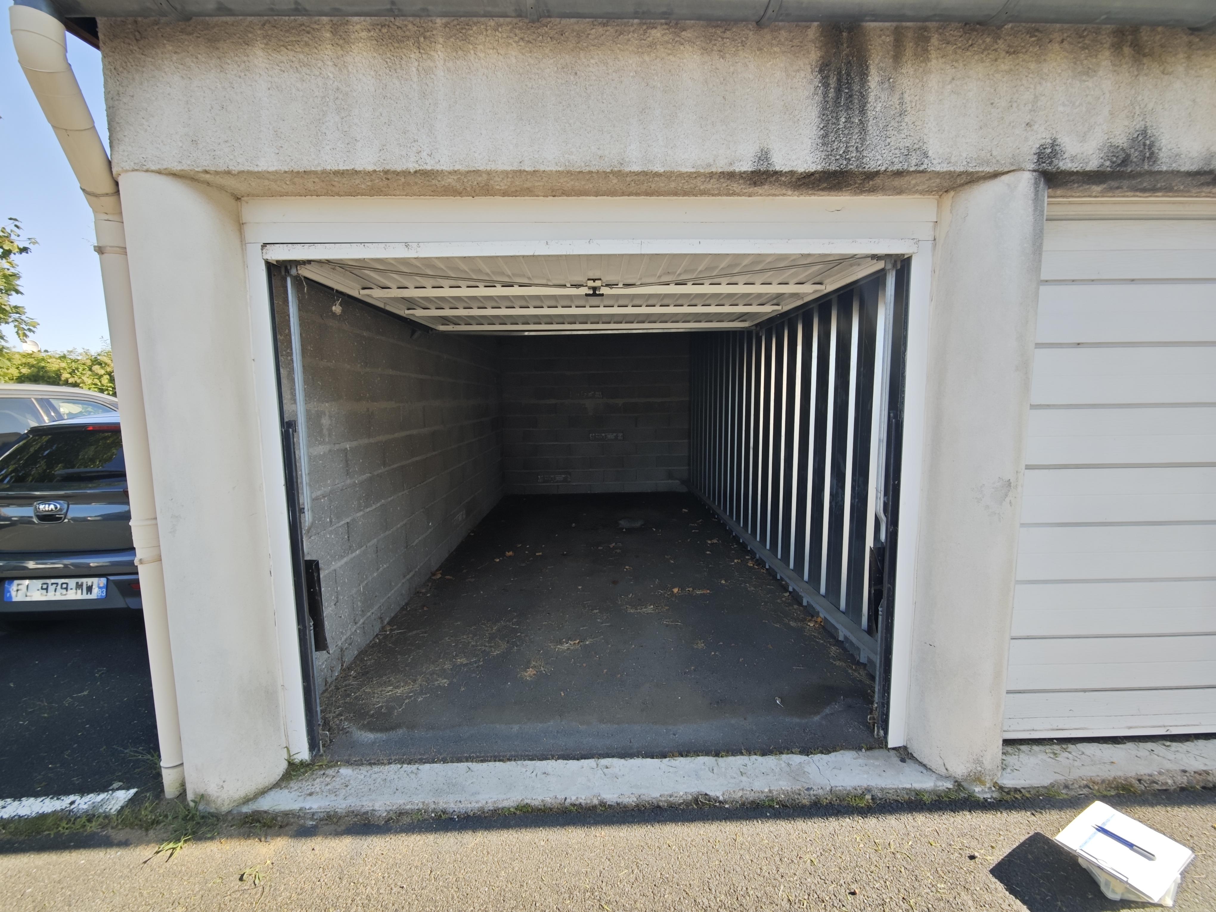 Garage/ Box 15m² - Le Cendre