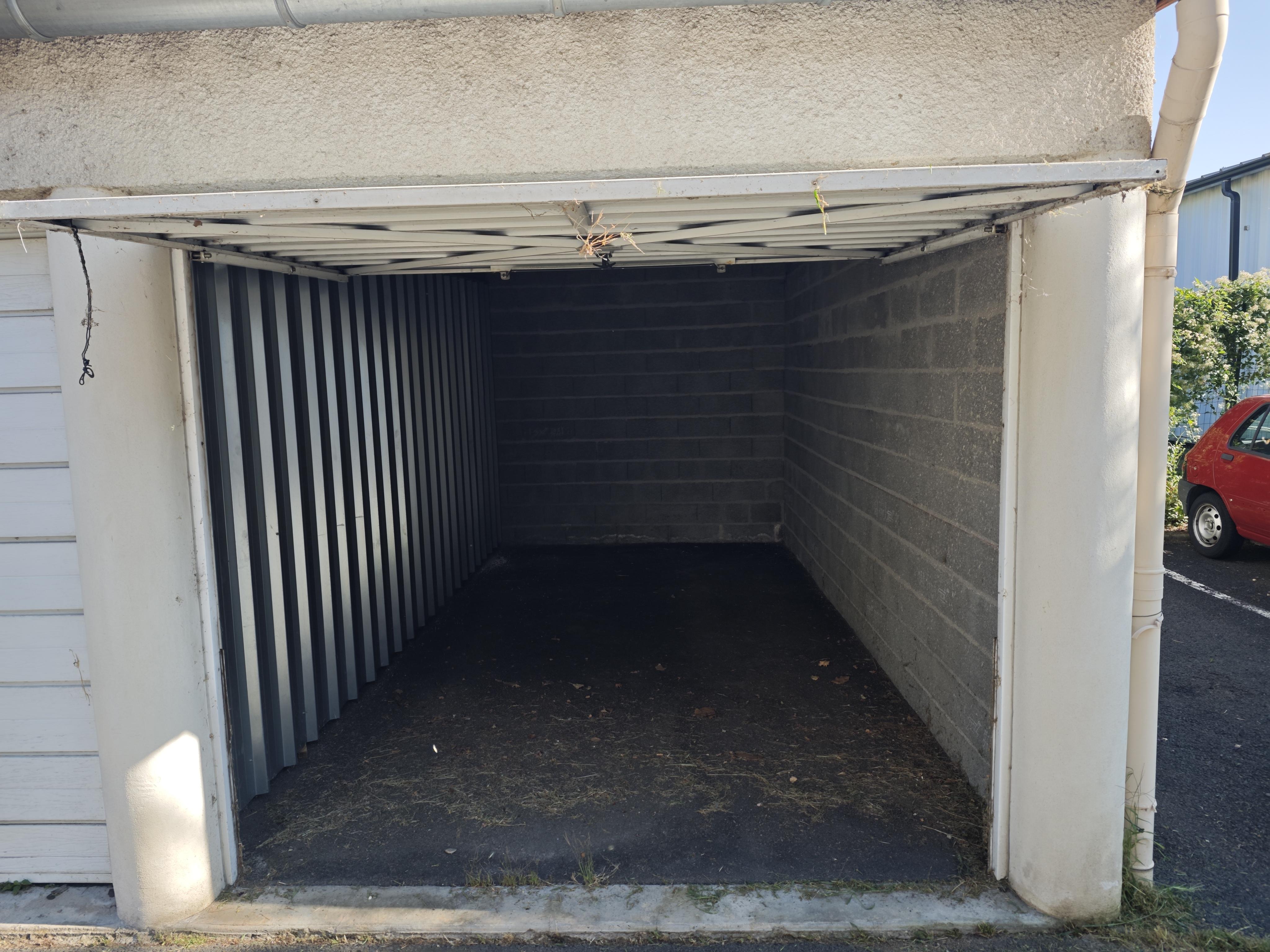 Garage/ Box 15m² - Le Cendre
