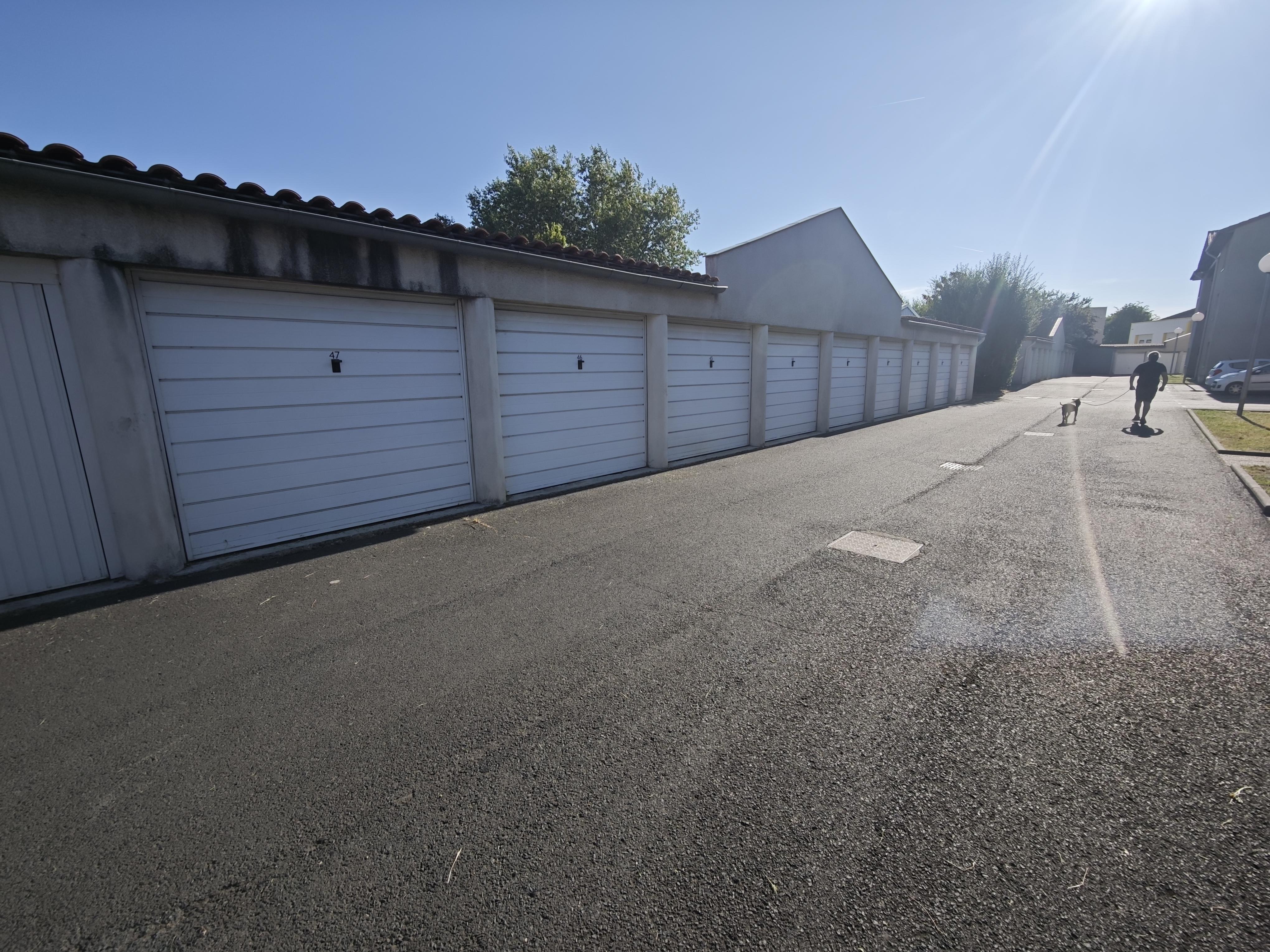 Garage/ Box 15m² - Le Cendre