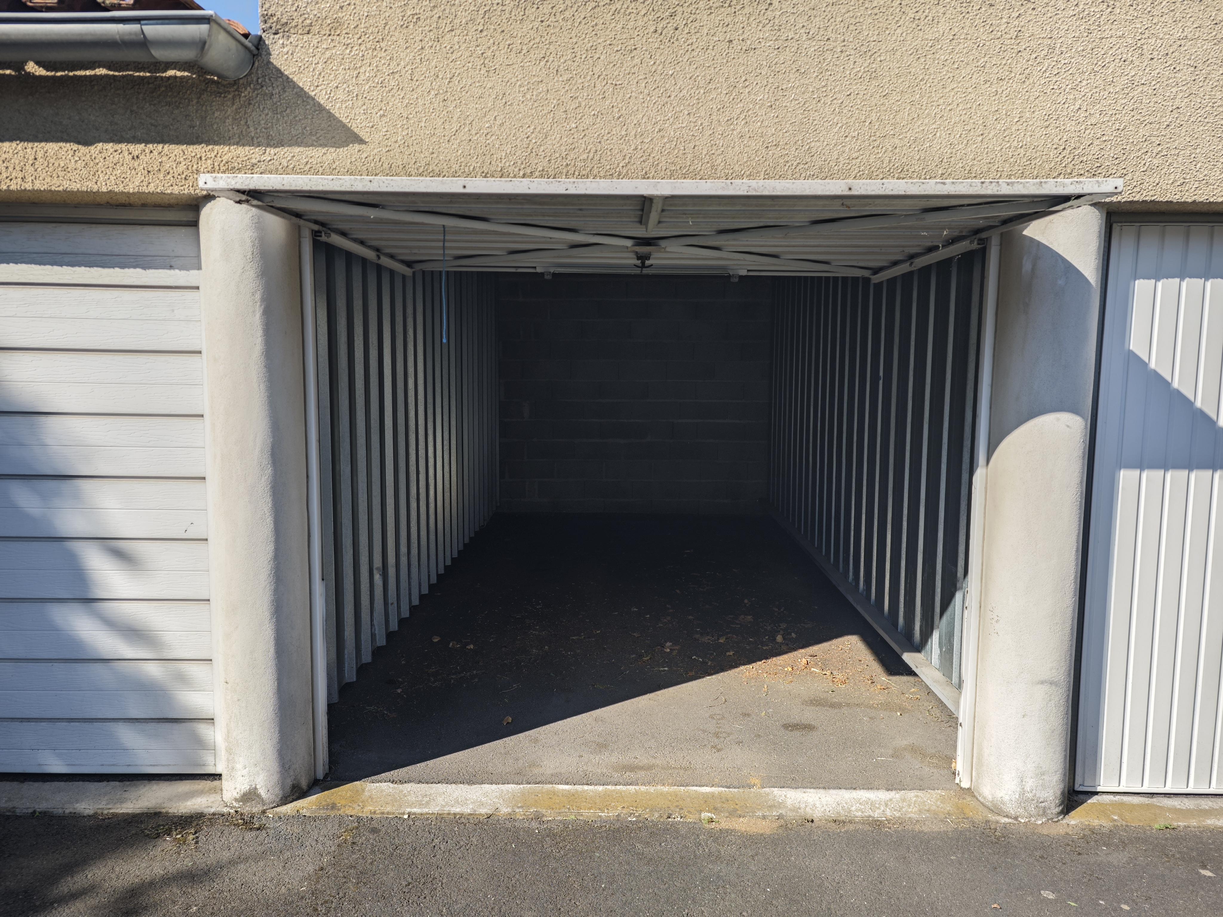 Garage/ Box 15m² - Le Cendre