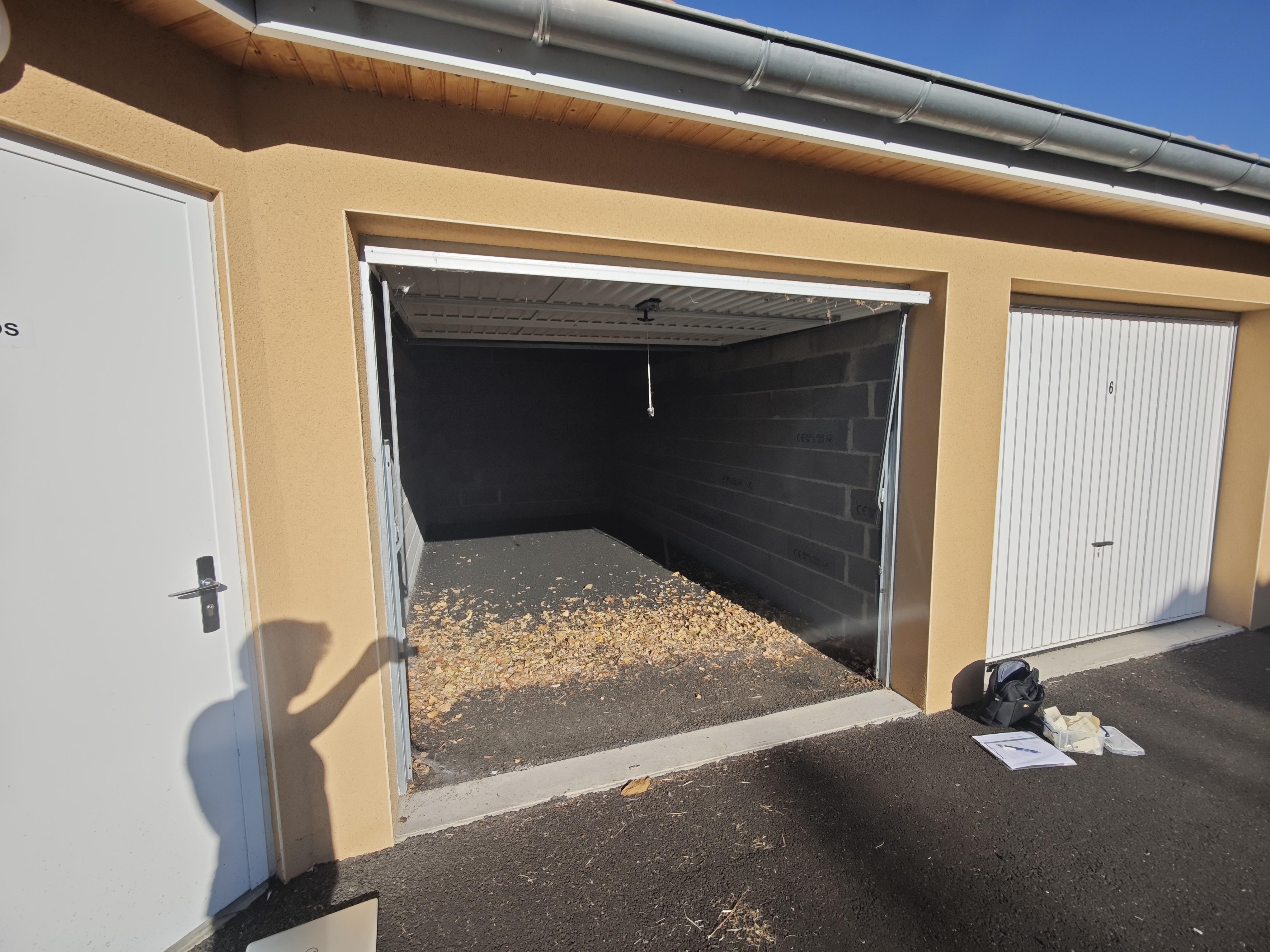 Garage/ Box 14m² - Le Cendre