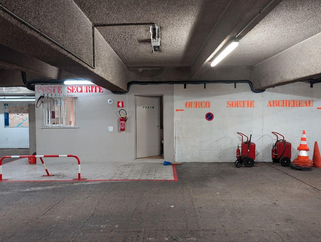 Local / box / cave 17m² (100m³) à