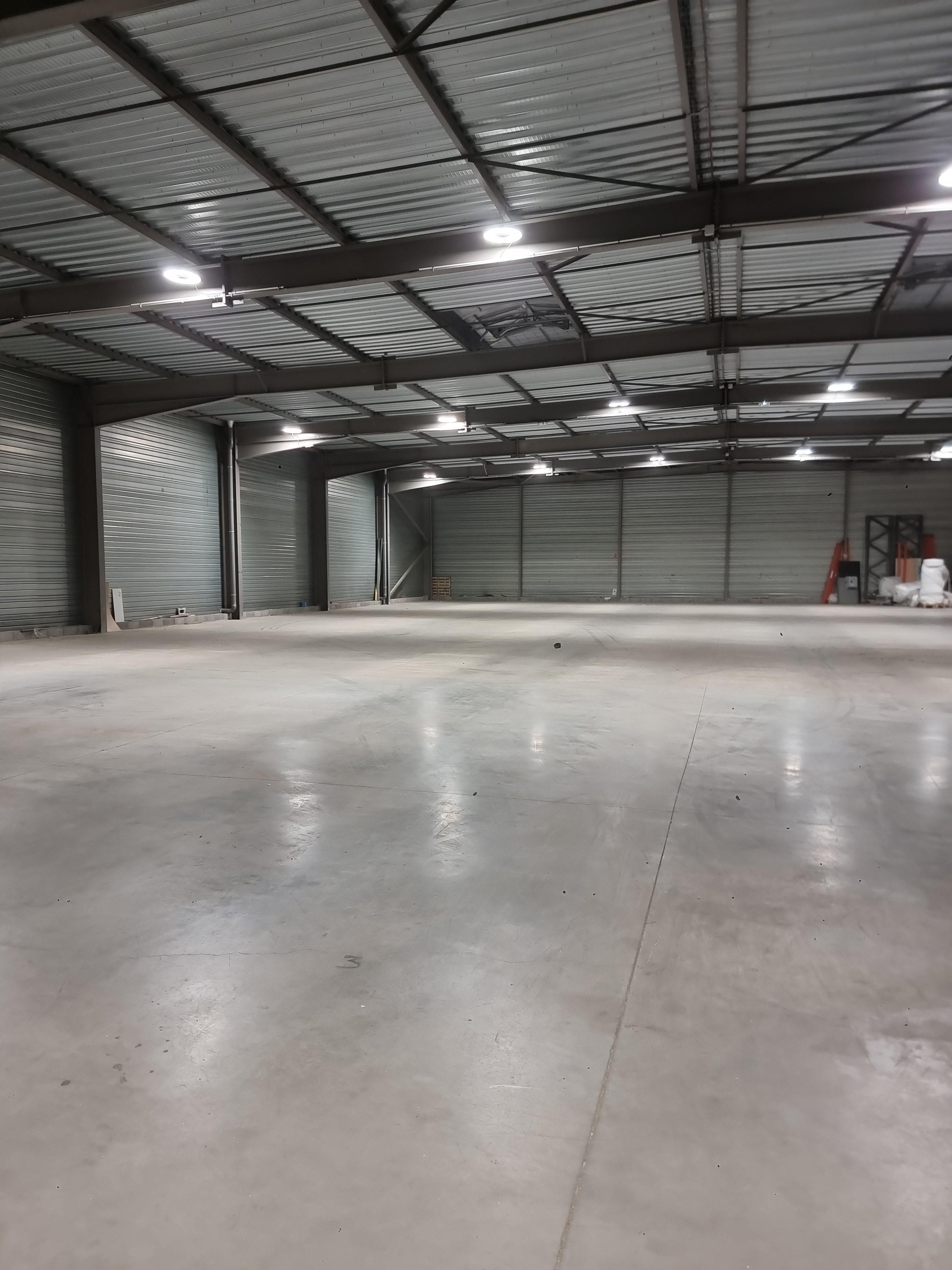 Entrepôt 1500 m2