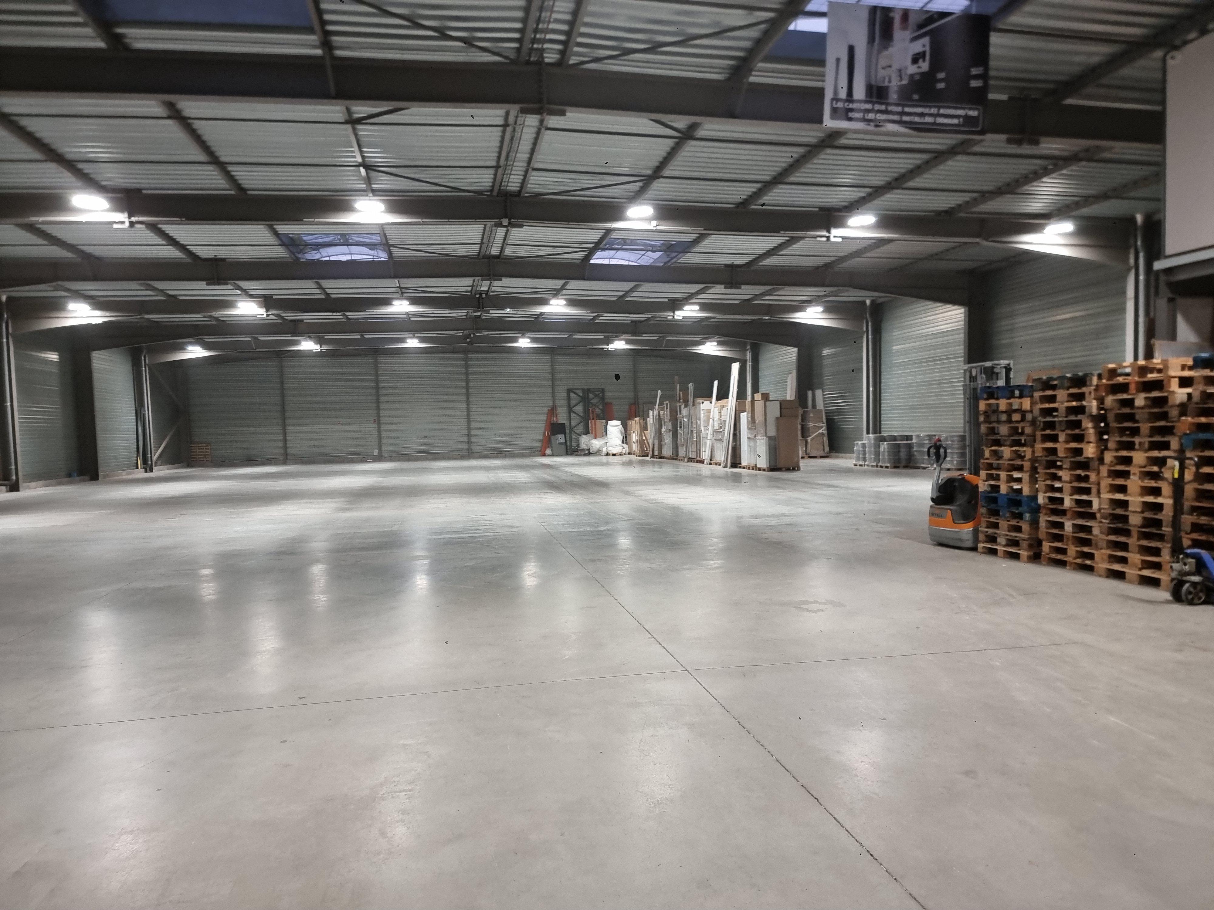 Entrepôt 1500 m2