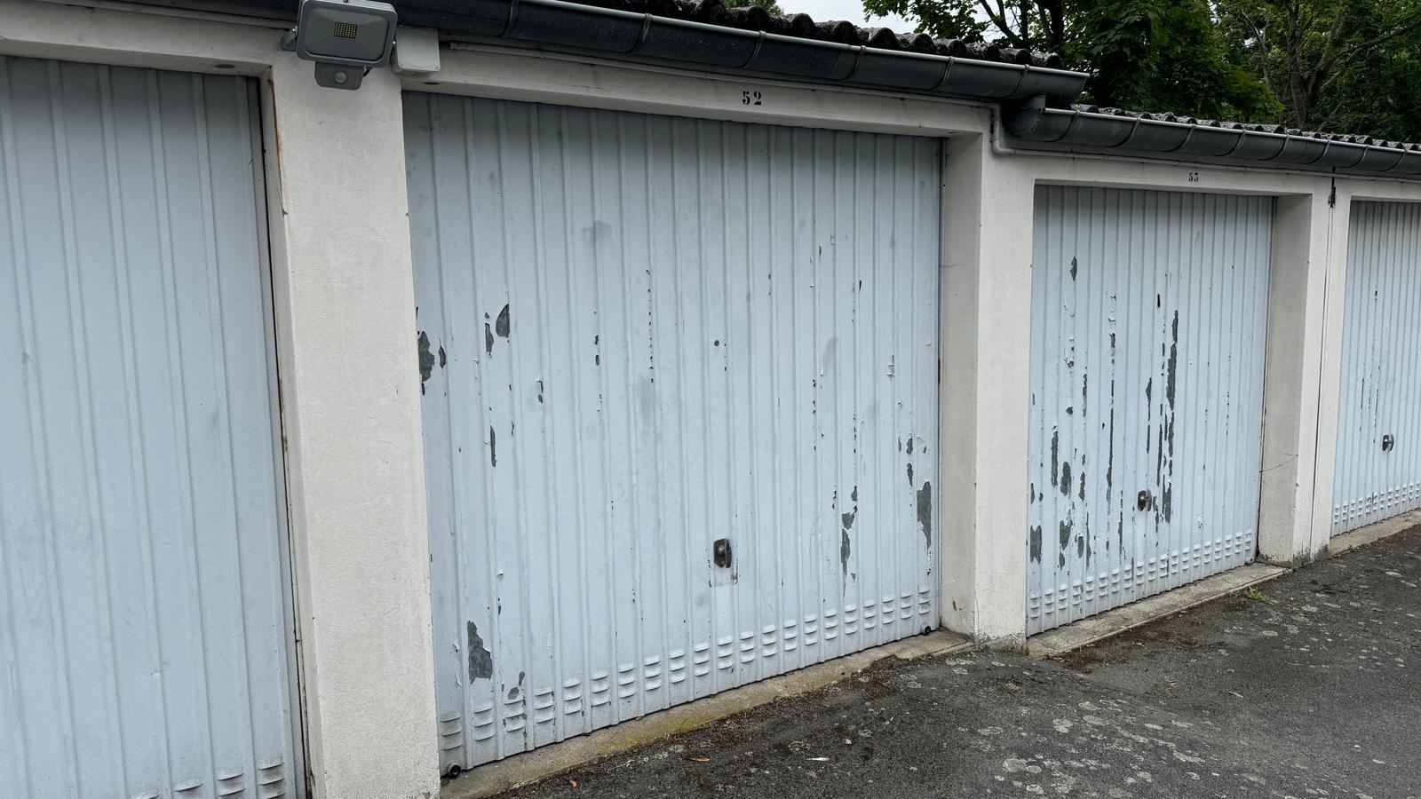 Garage - Box avec électricité Évry n°52 -