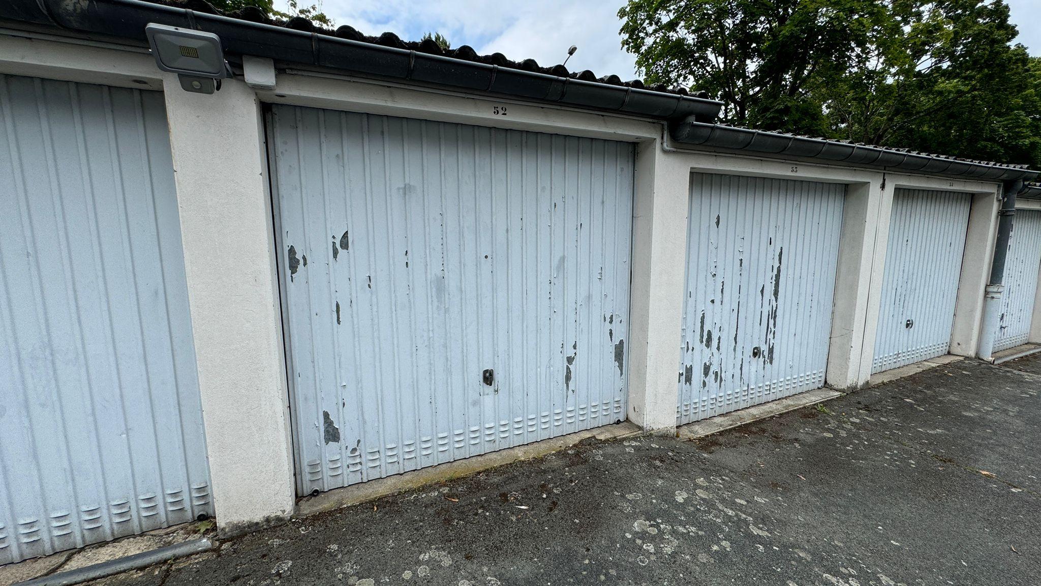Garage - Box avec électricité Évry n°52 -