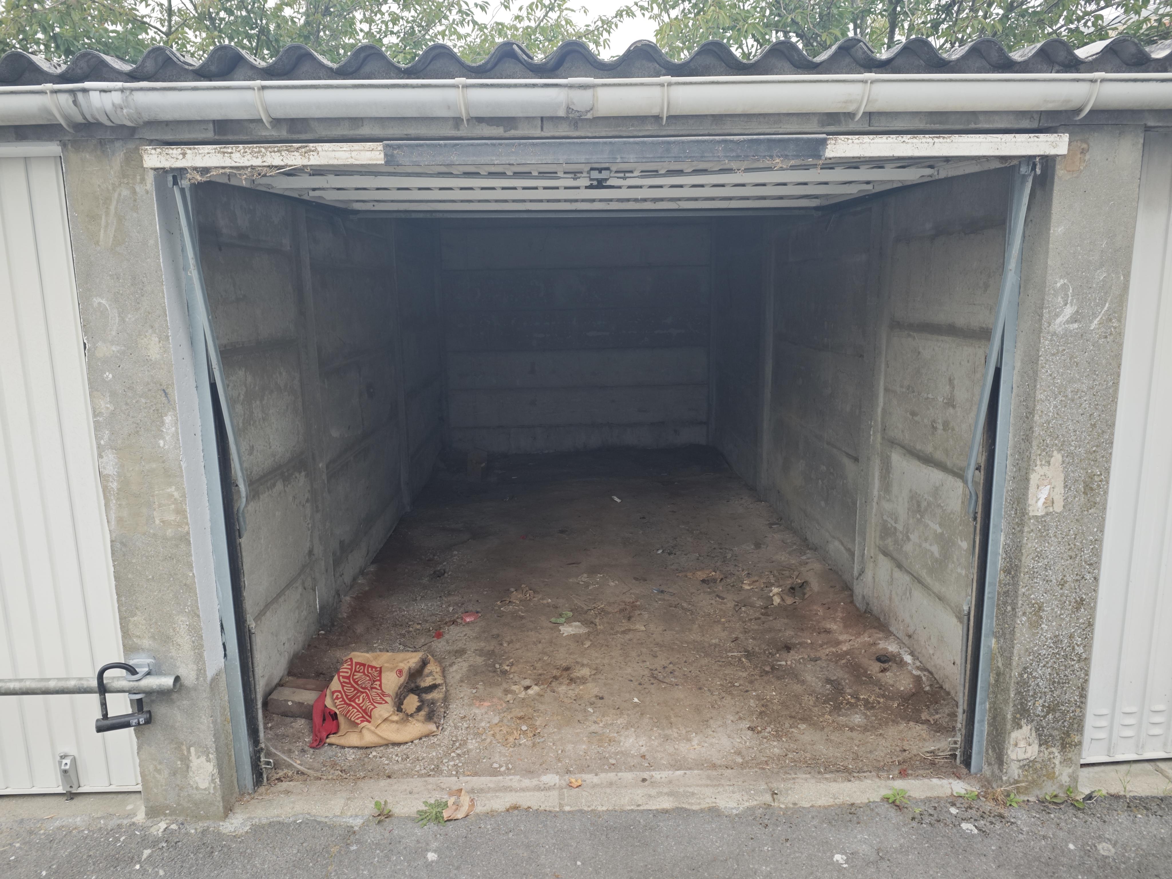 Garage/box de stockage de 13m² à Carvin