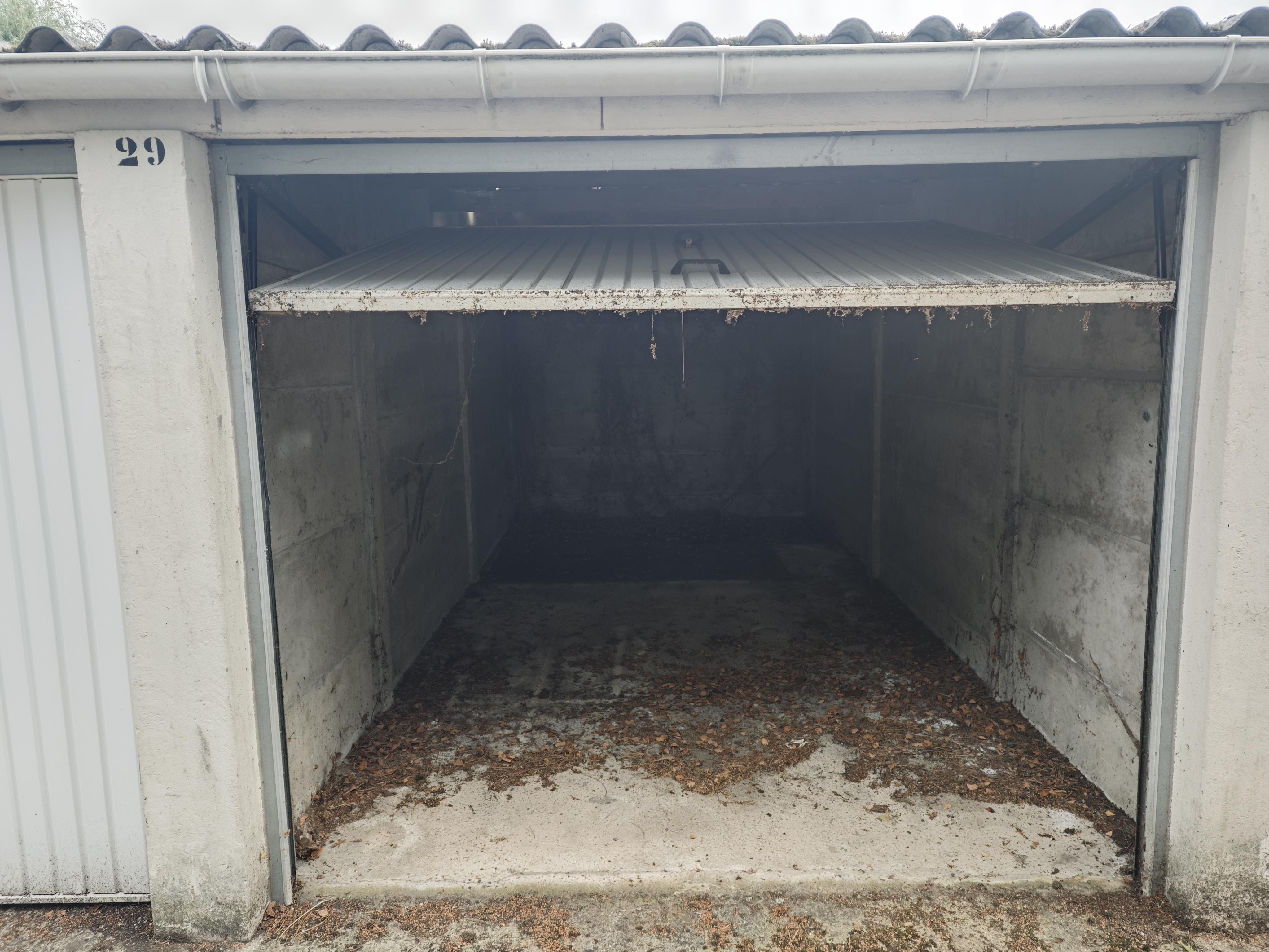 Garage/box de stockage de 12m² à Henin Beaumont
