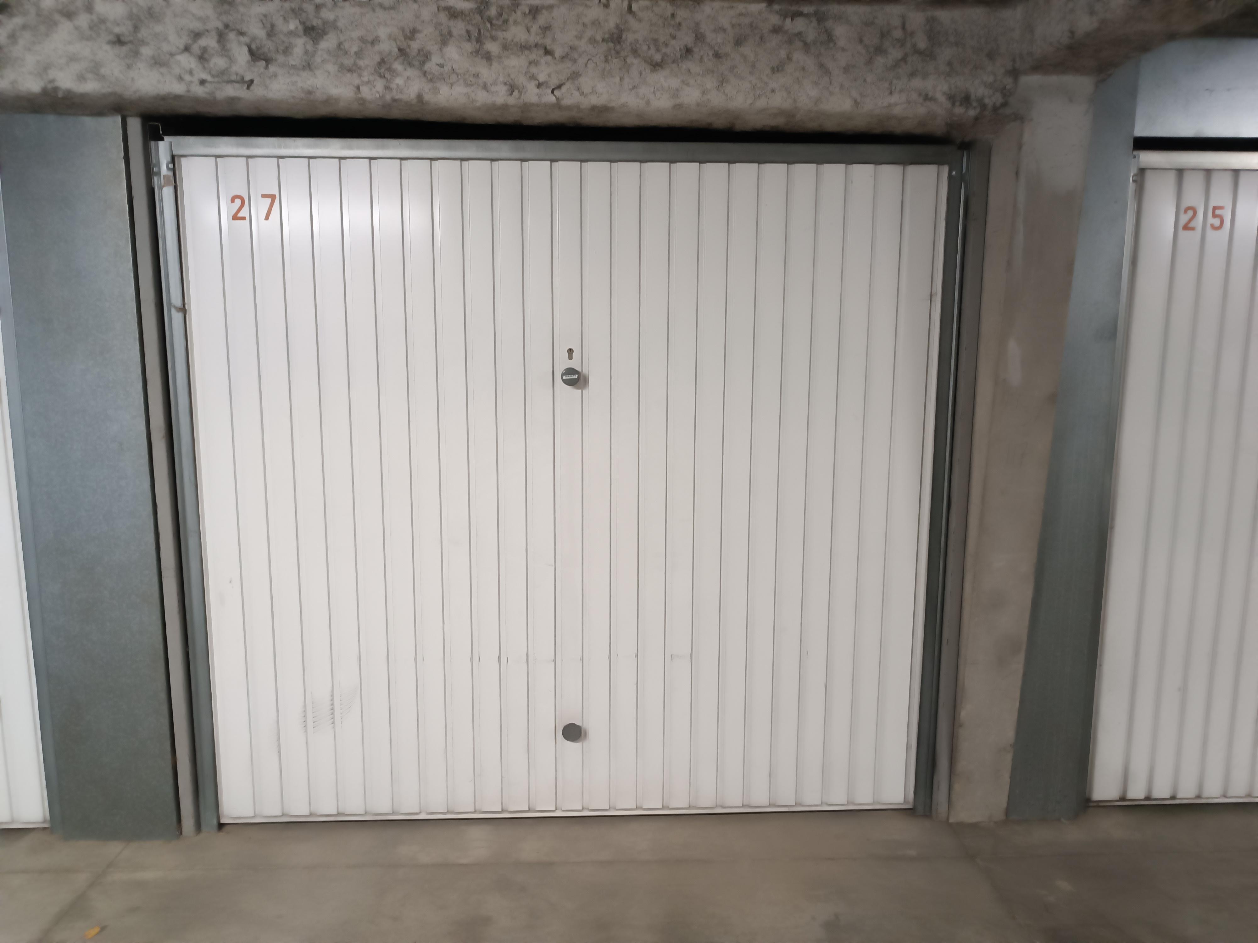 INTRA - Garage sécurisé à louer pour stationnement
