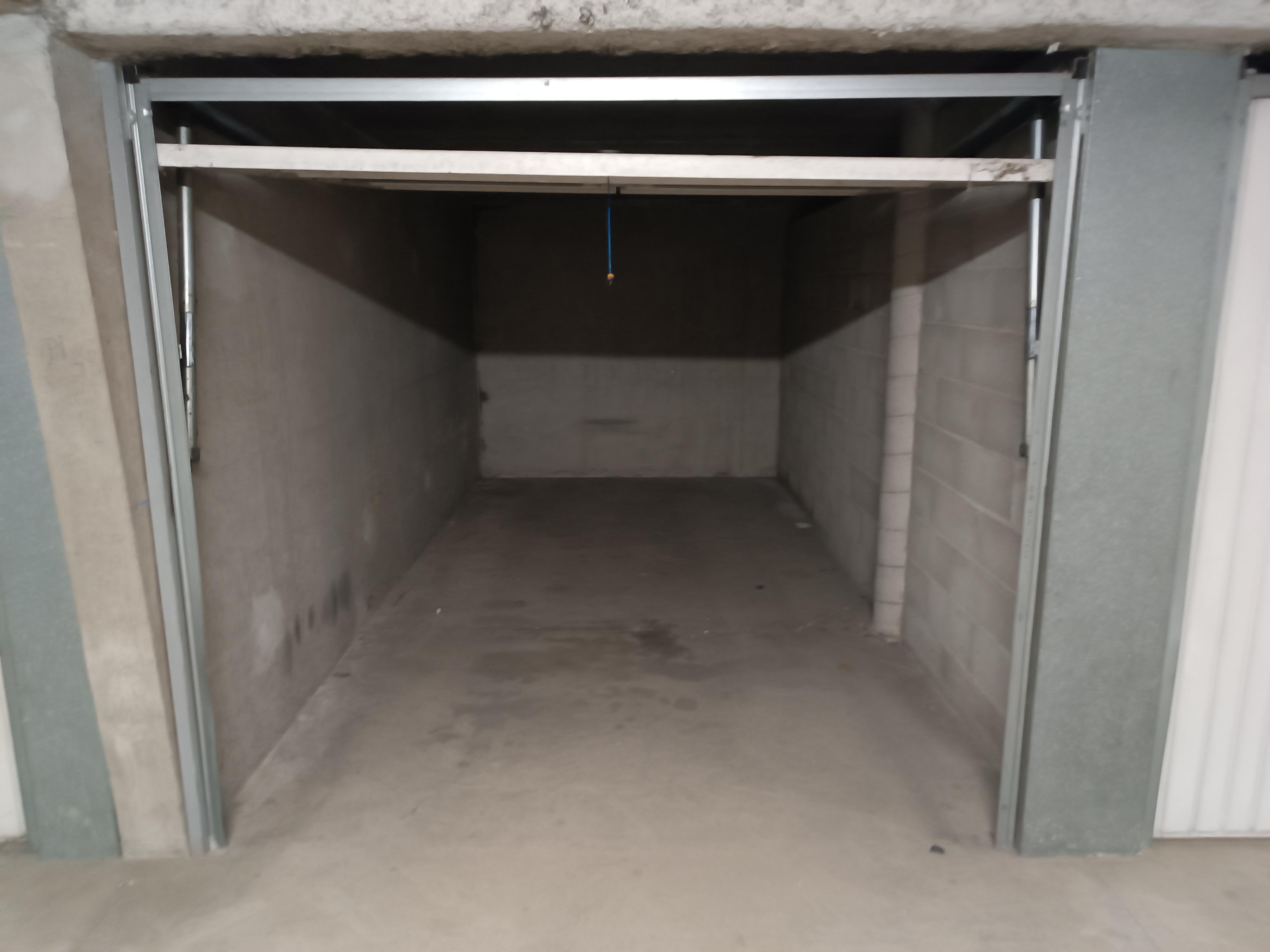 INTRA - Garage sécurisé à louer pour stationnement