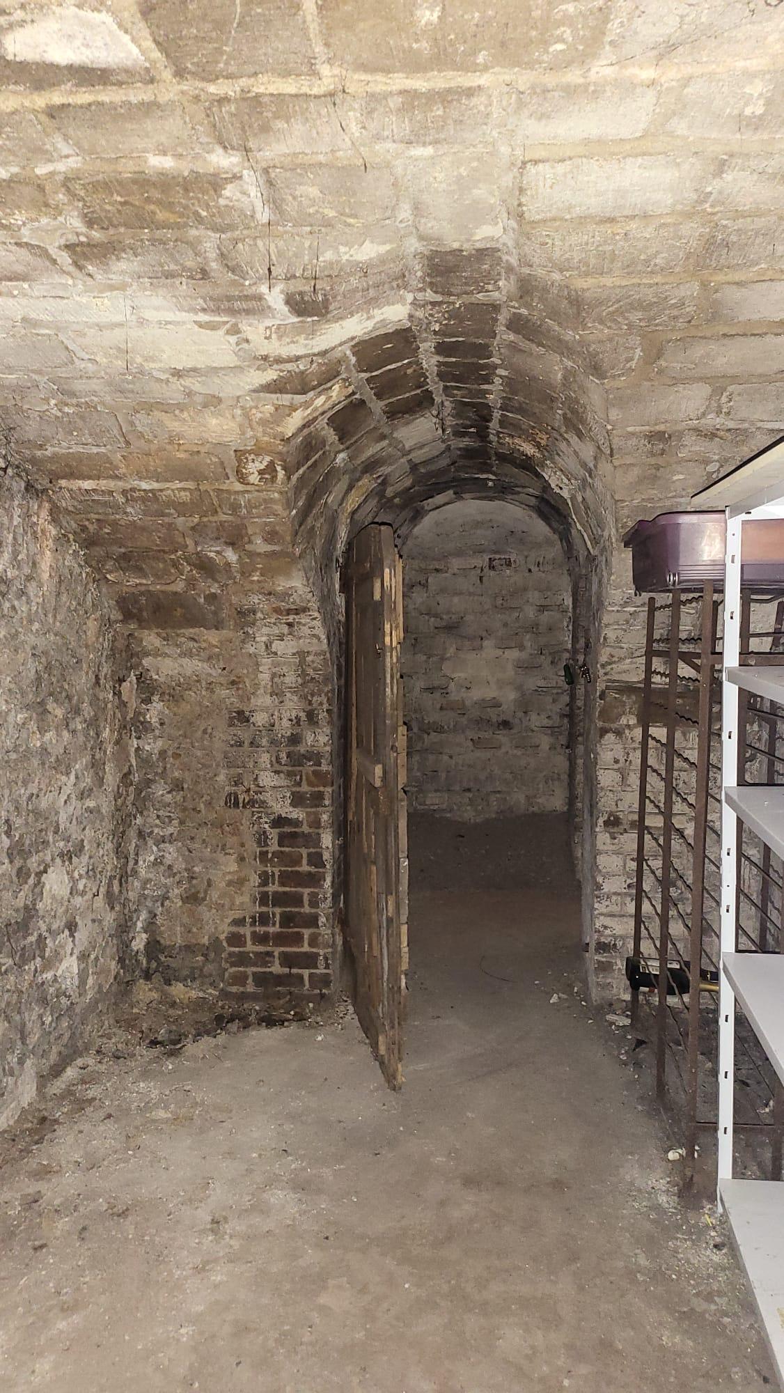 Cave à Bastille