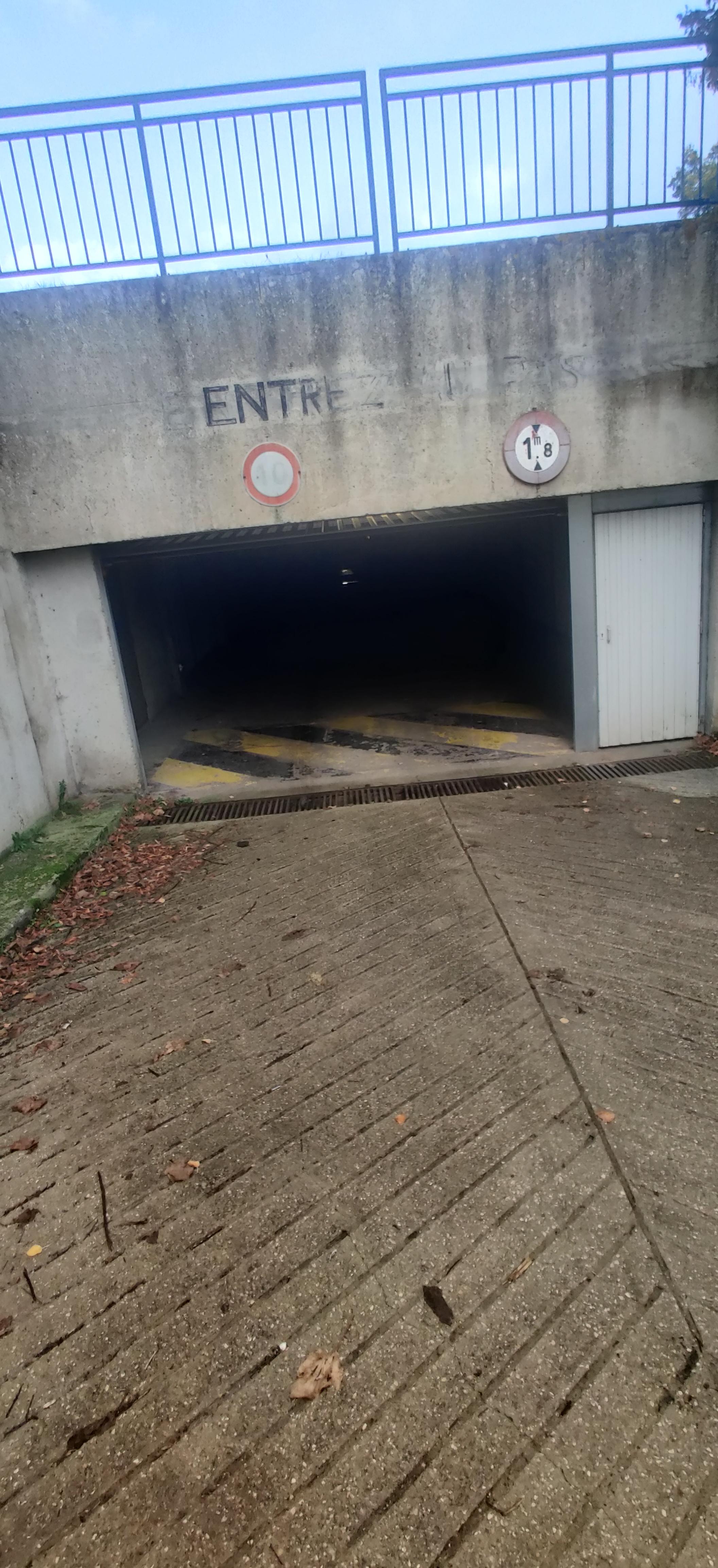 Garage Box 12m² à Dourdan
