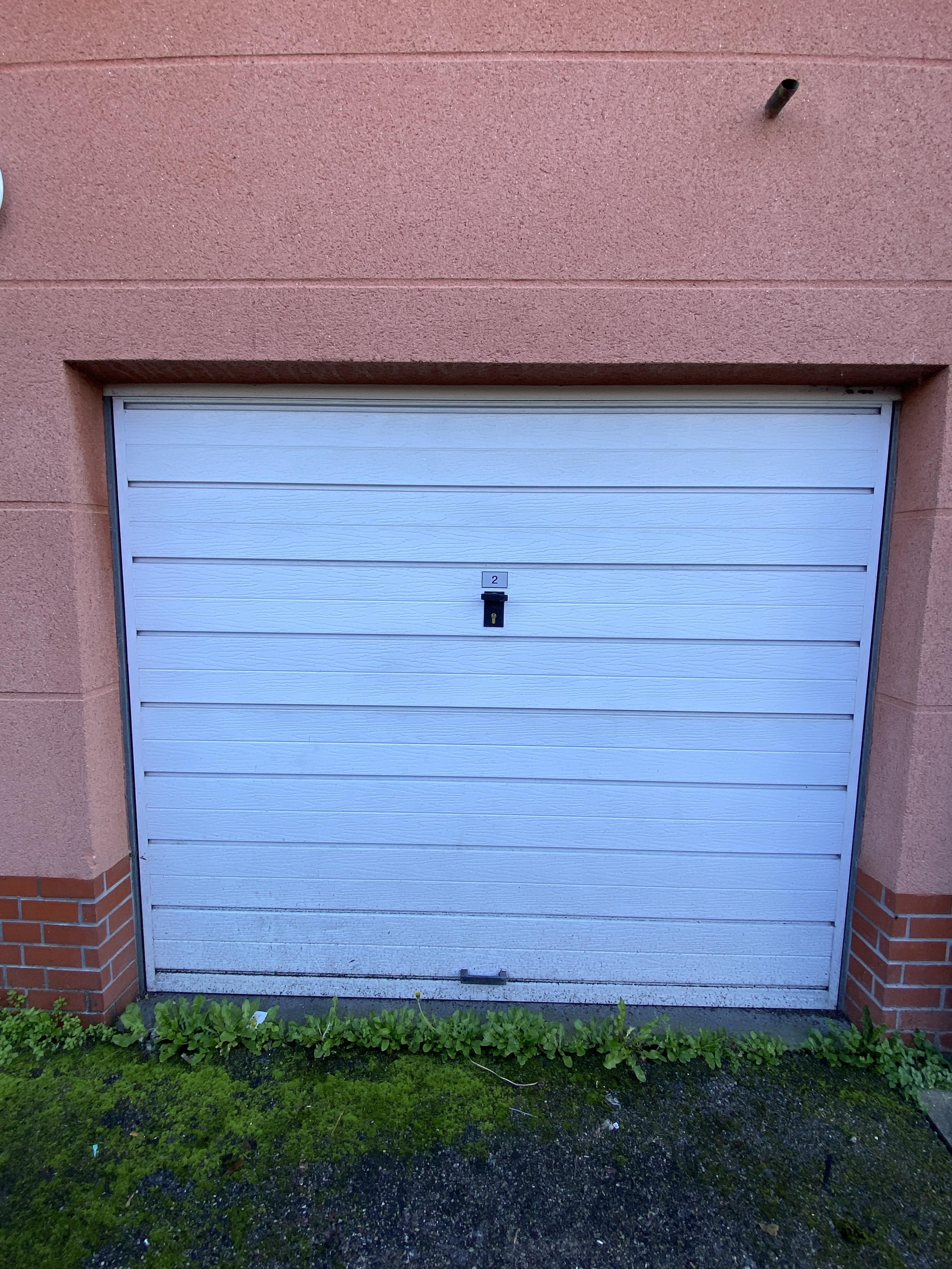 Garage/ Box 20m² à Grand-Couronne