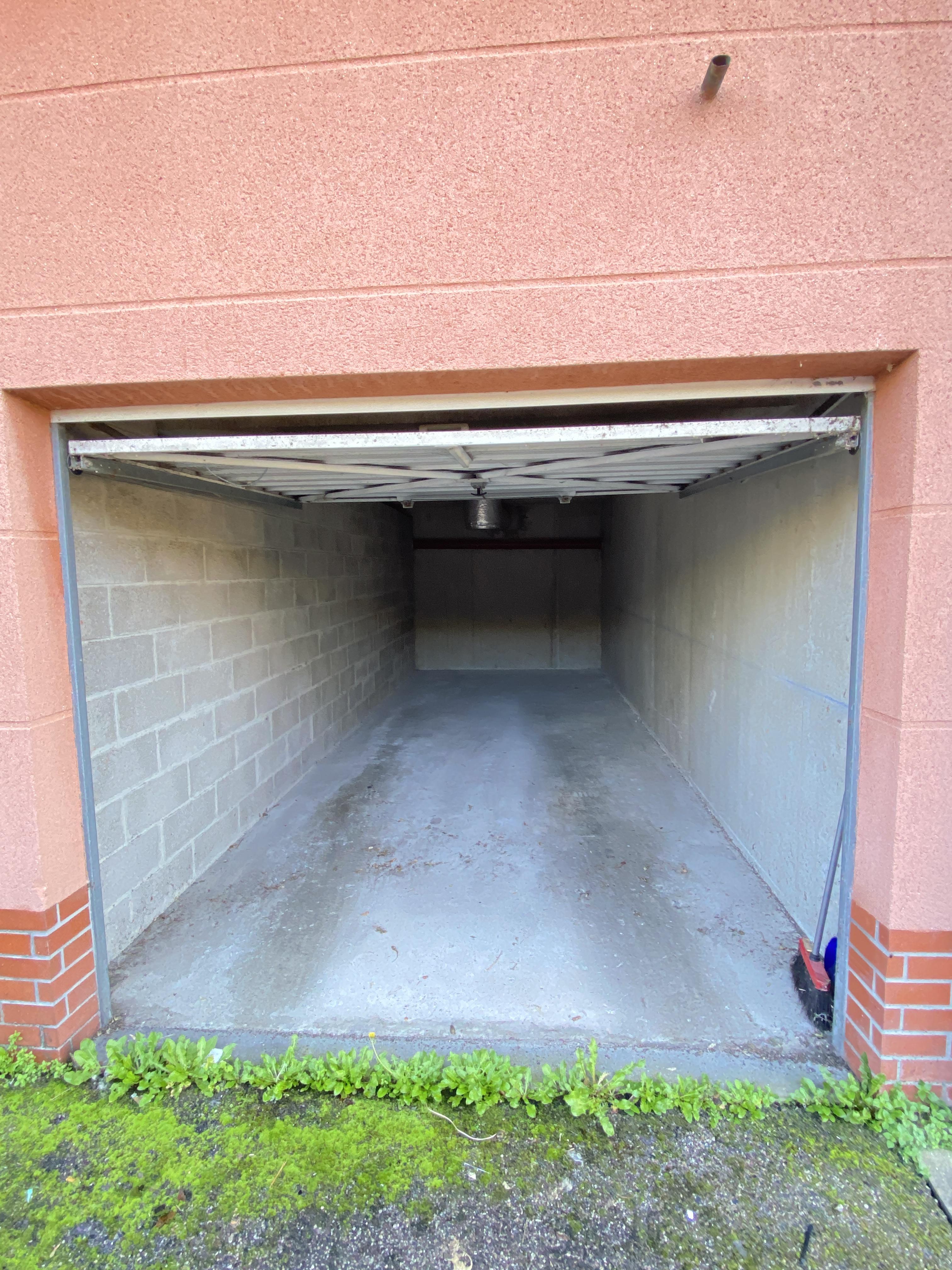 Garage/ Box 20m² à Grand-Couronne