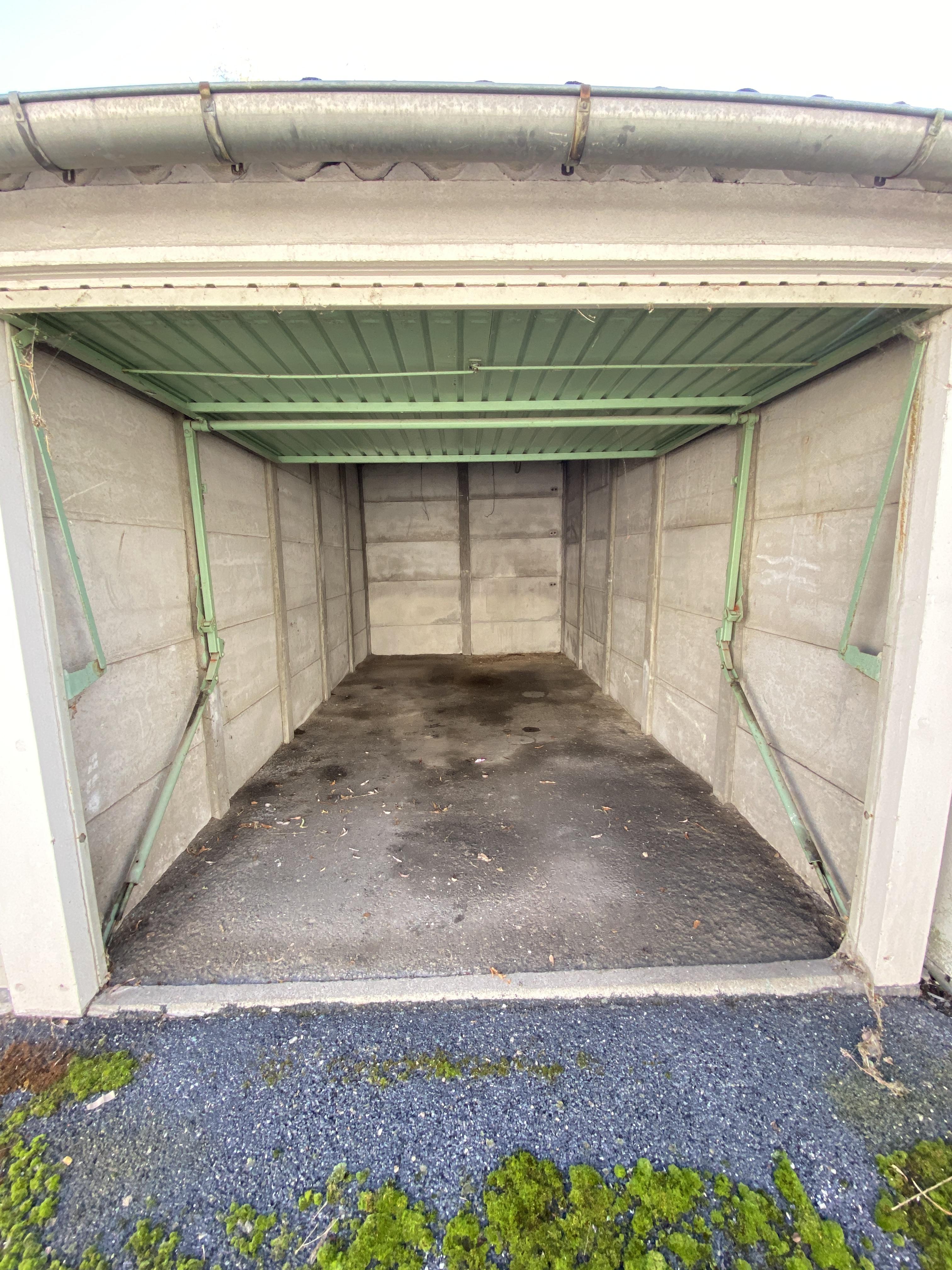 Garage/ Box 14m² à Grand-Couronne
