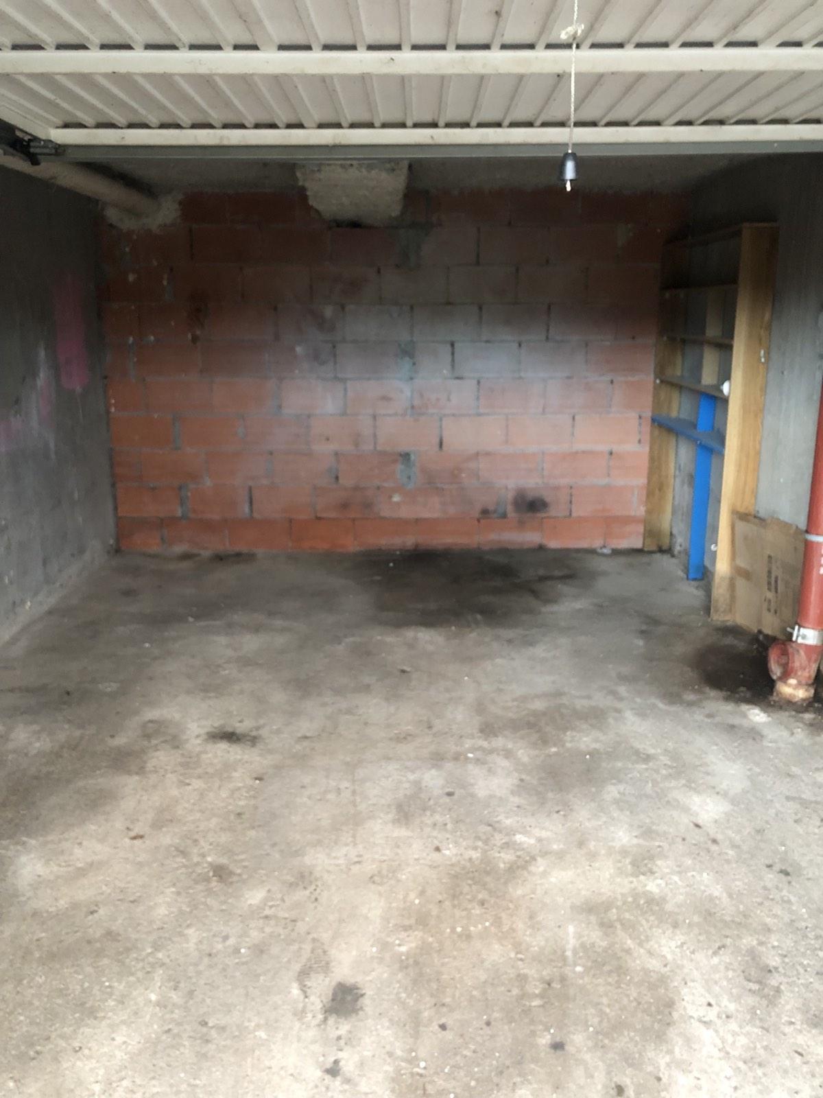 Garage/ Box 17m² à Giromany