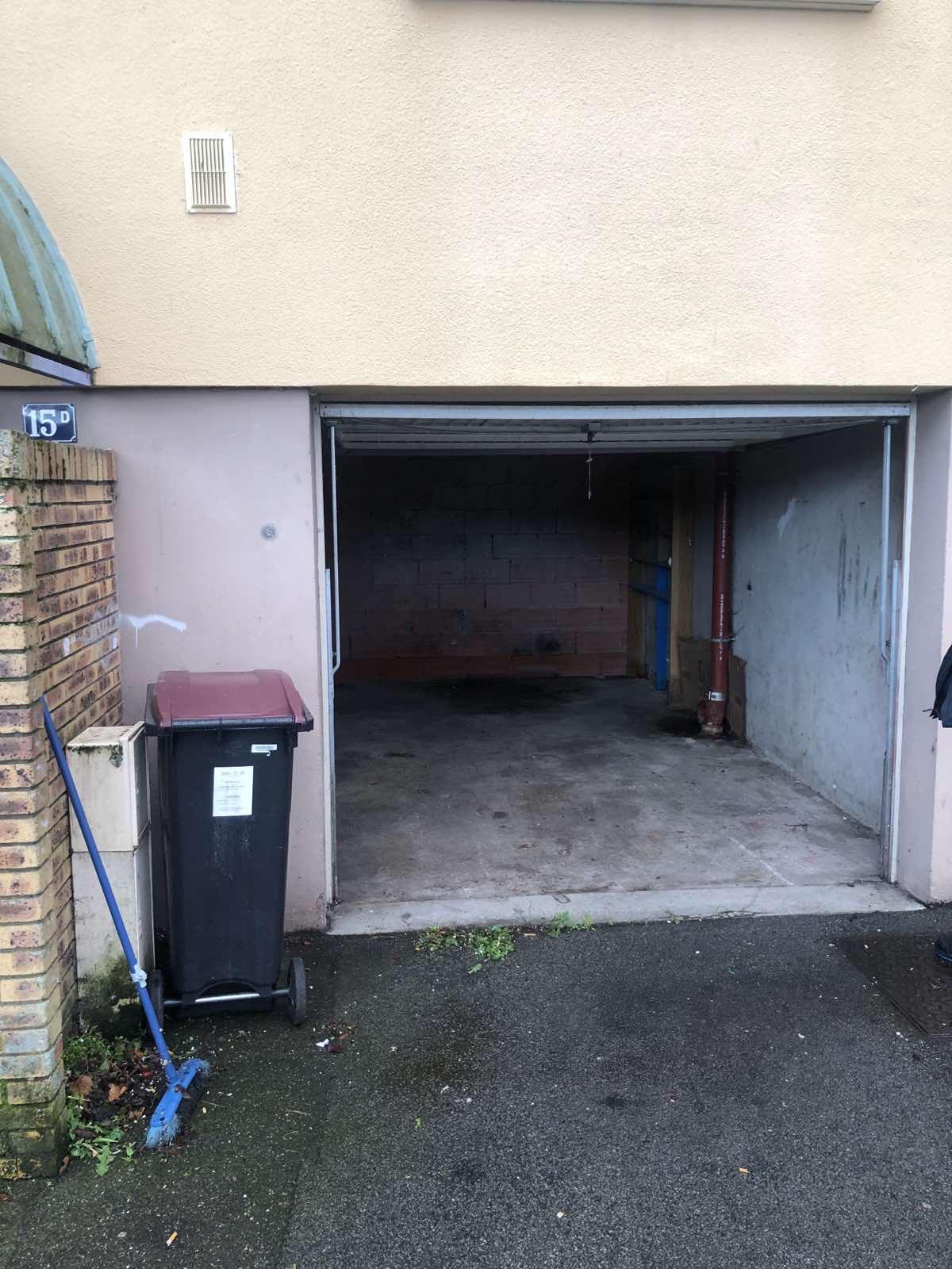 Garage/ Box 17m² à Giromany