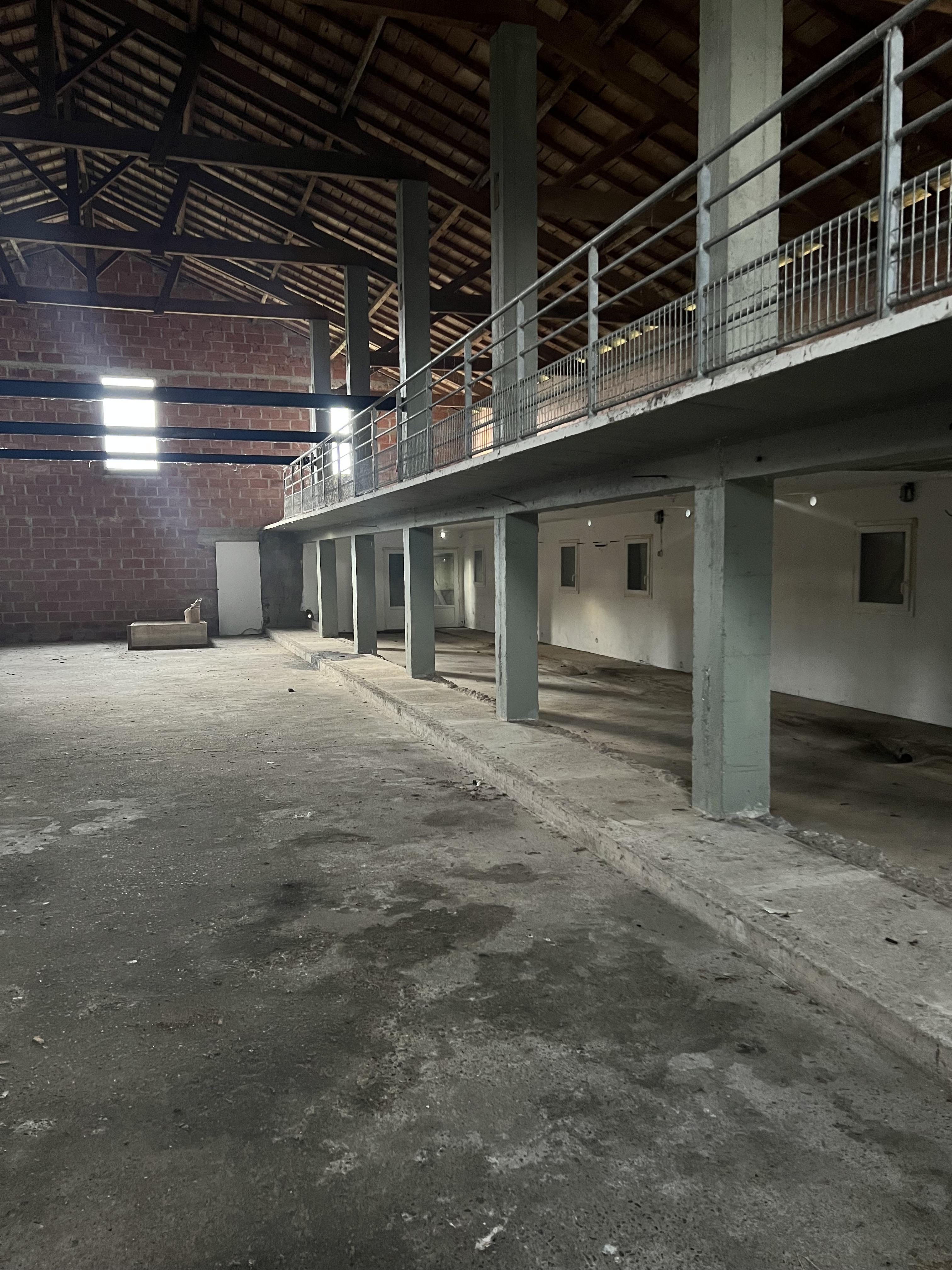 Entrepôt pour stockage ou co-stockage située sur une