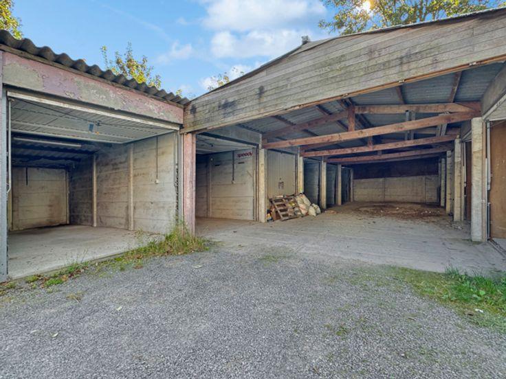 BOX DE STOCKAGE DANS CLOS FERMÉ AVEC BARRIÈRE
