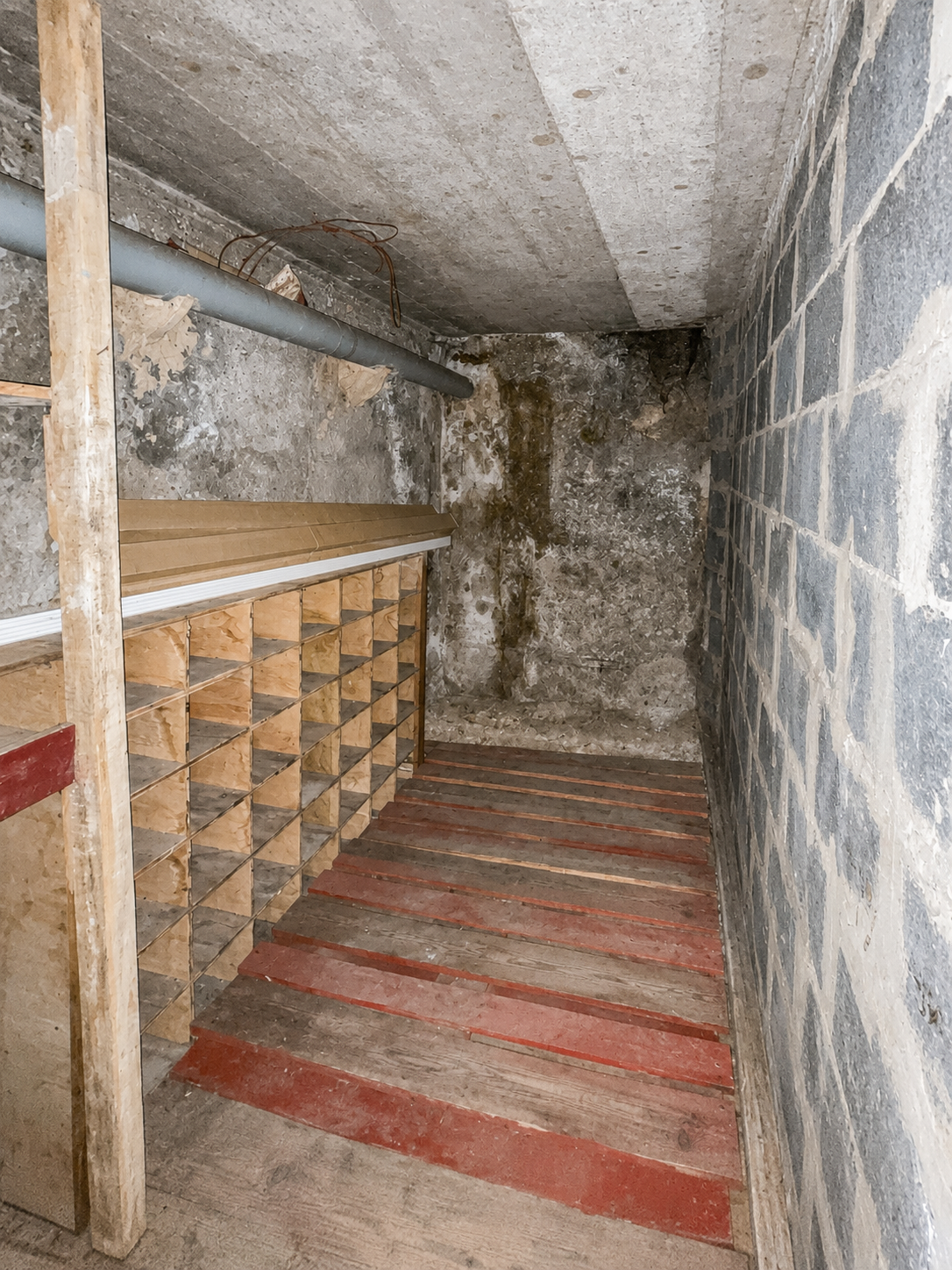Cave au demi sous sol Saint Louis Jean