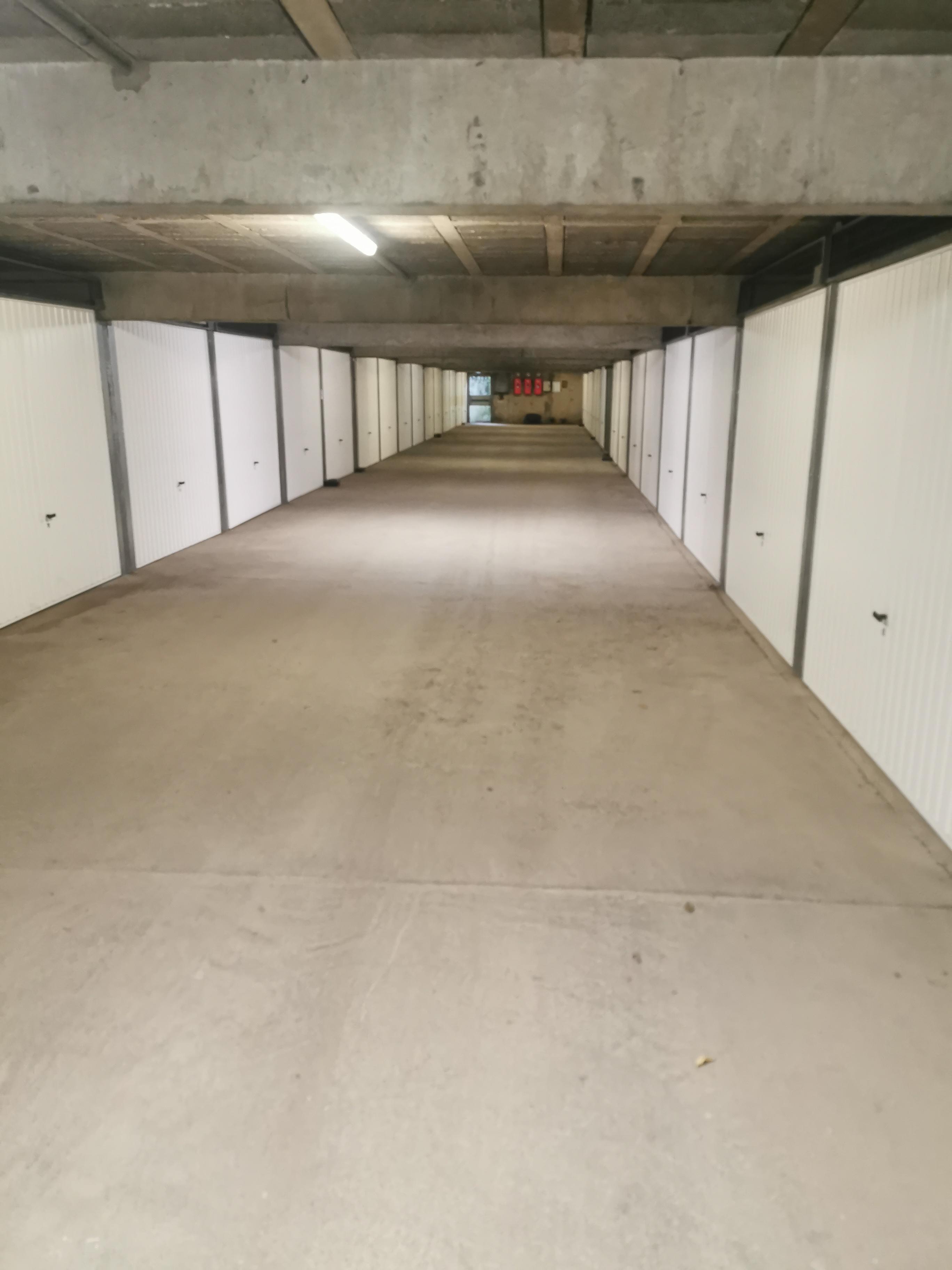 Garage fermé et sécurisé