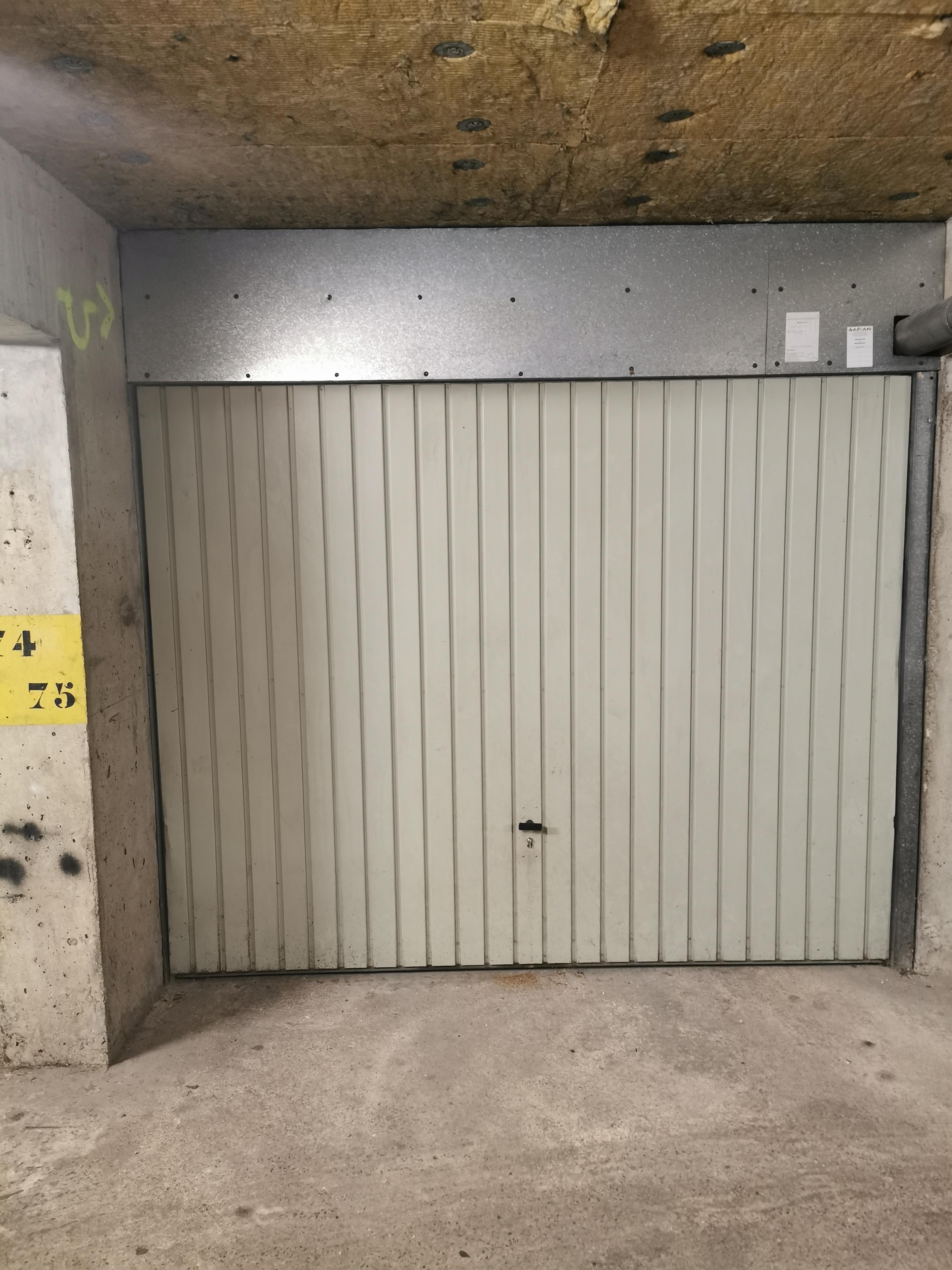 Garage fermé et sécurisé