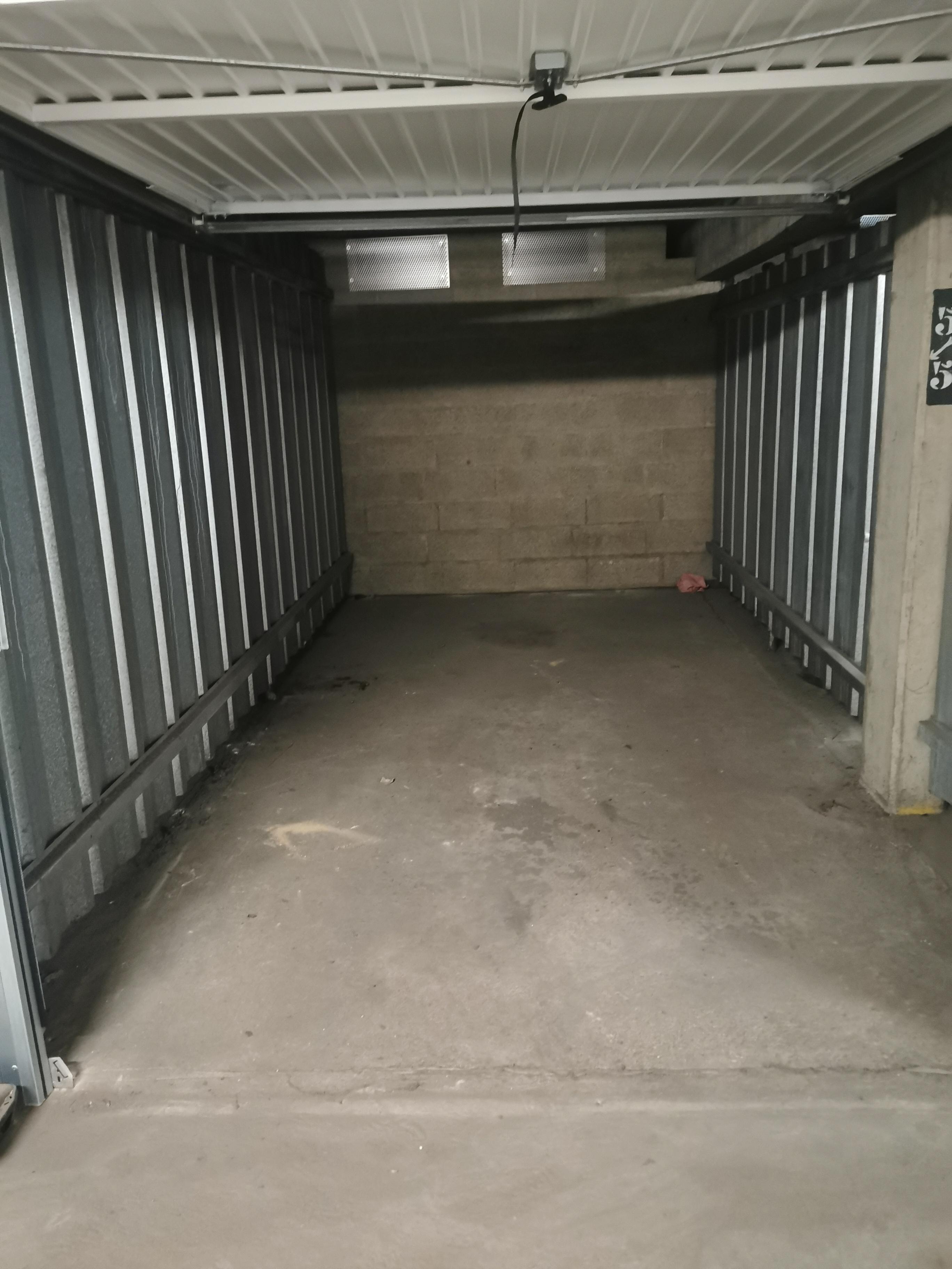 Garage fermé et sécurisé