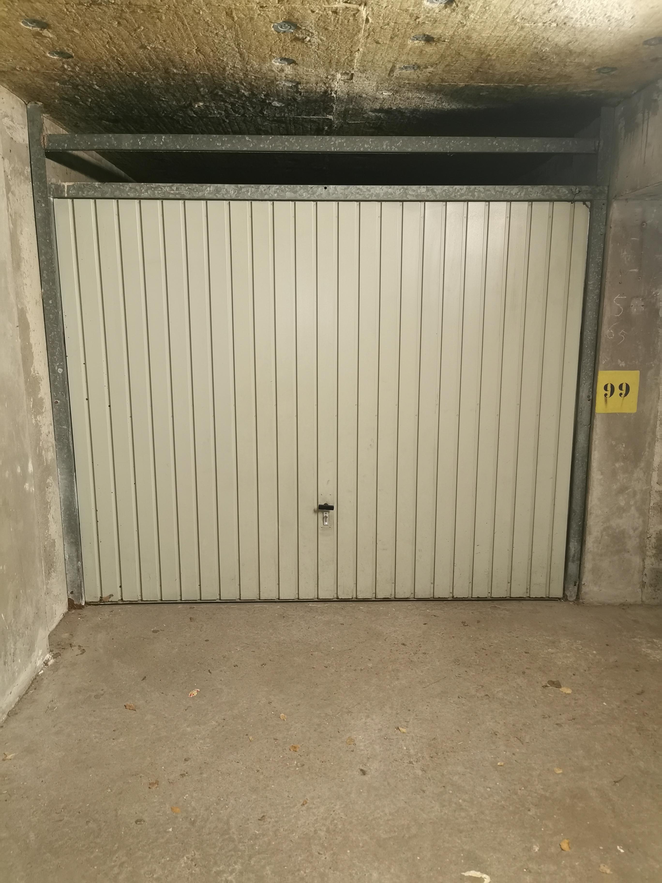 Garage fermé et sécurisé