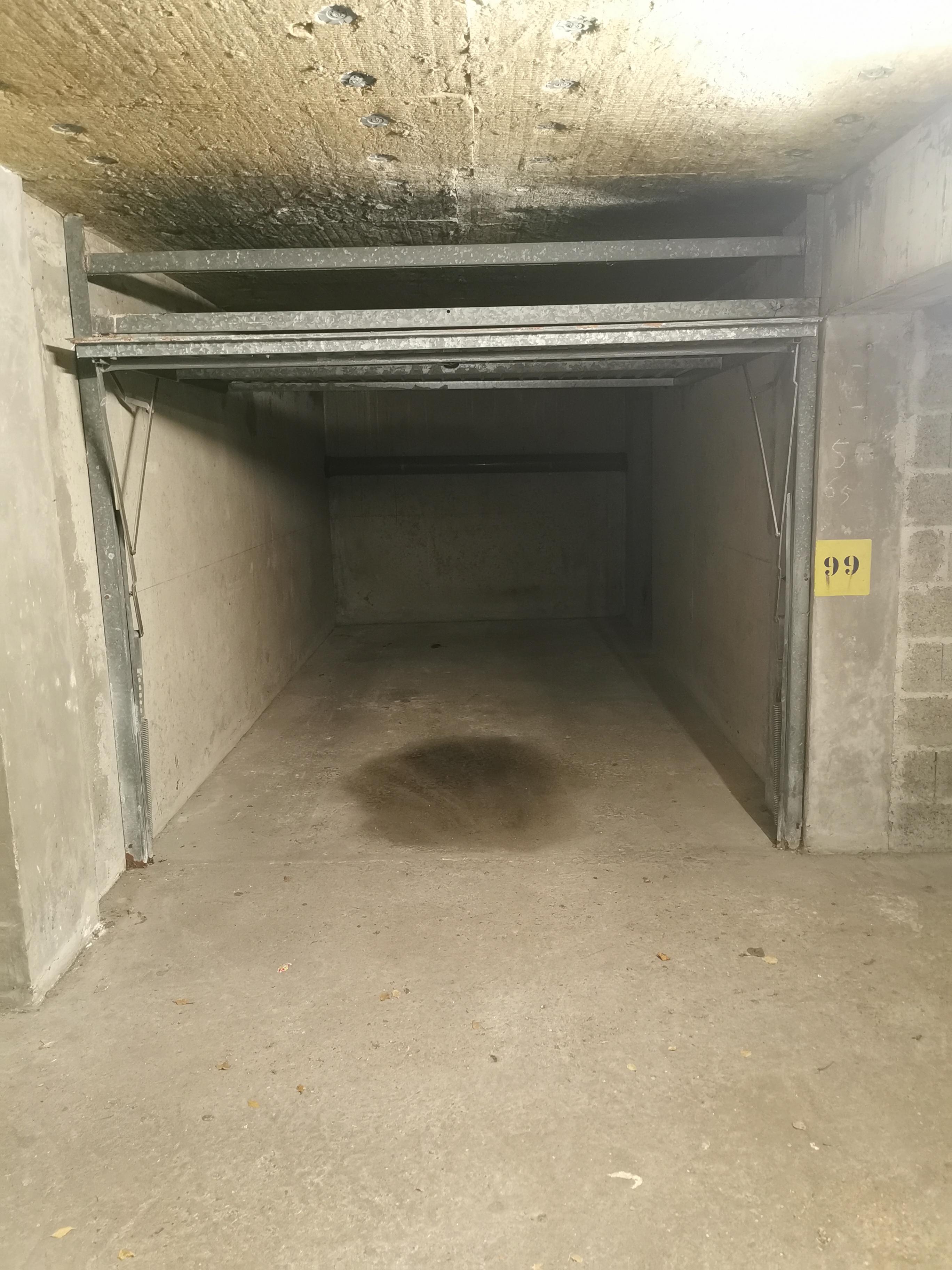 Garage fermé et sécurisé
