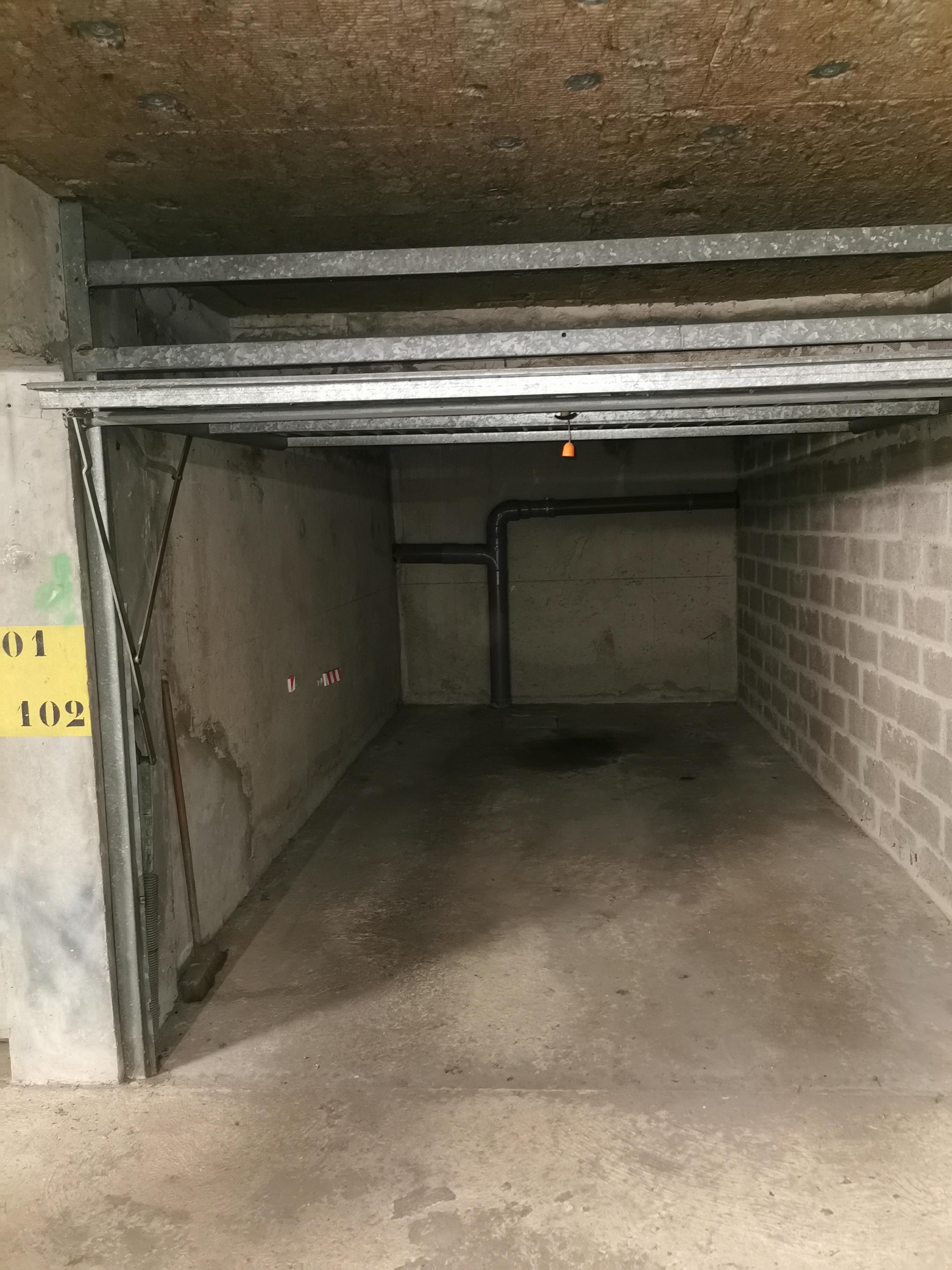 Garage fermé et sécurisé