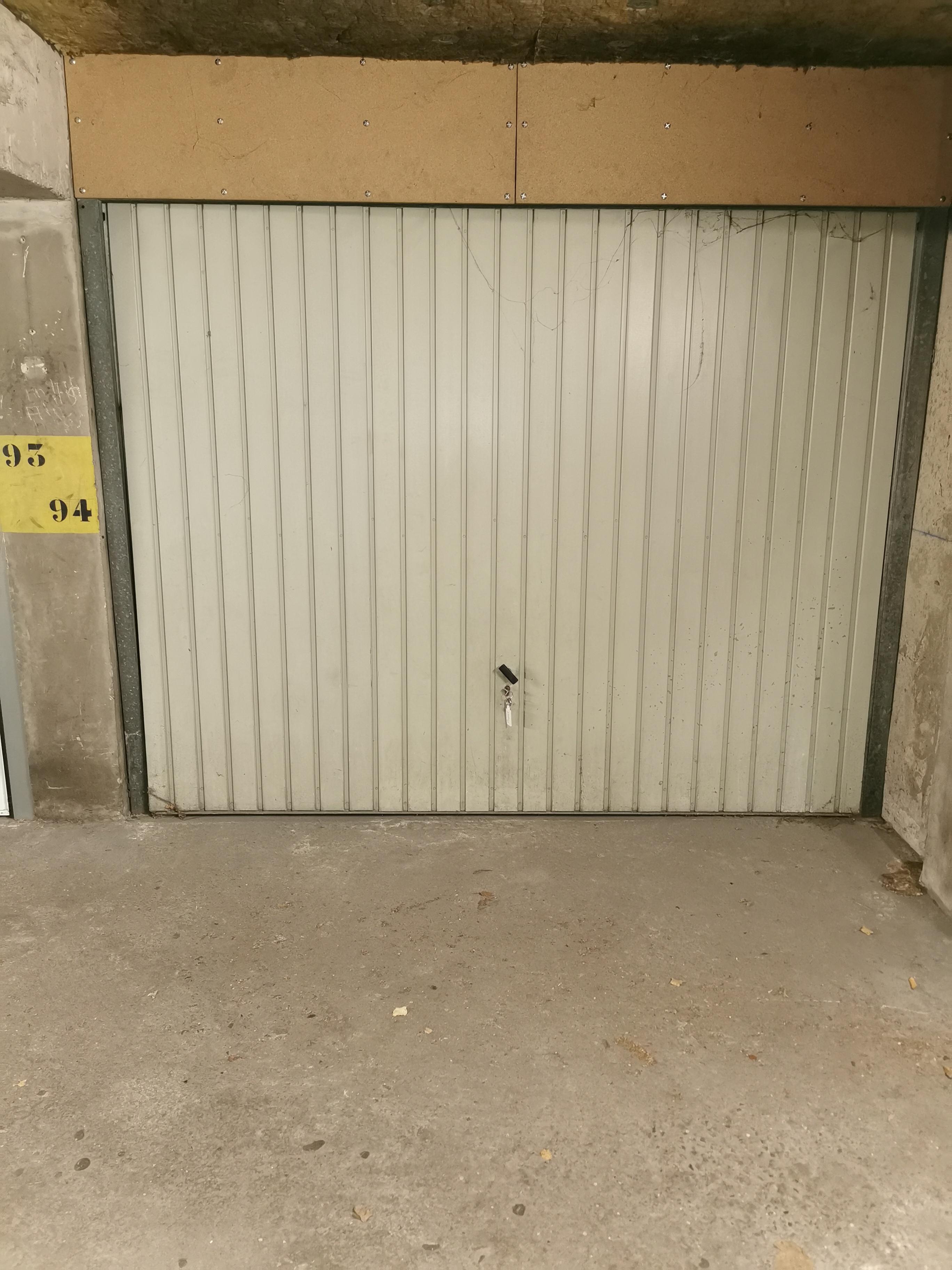 Garage fermé et sécurisé