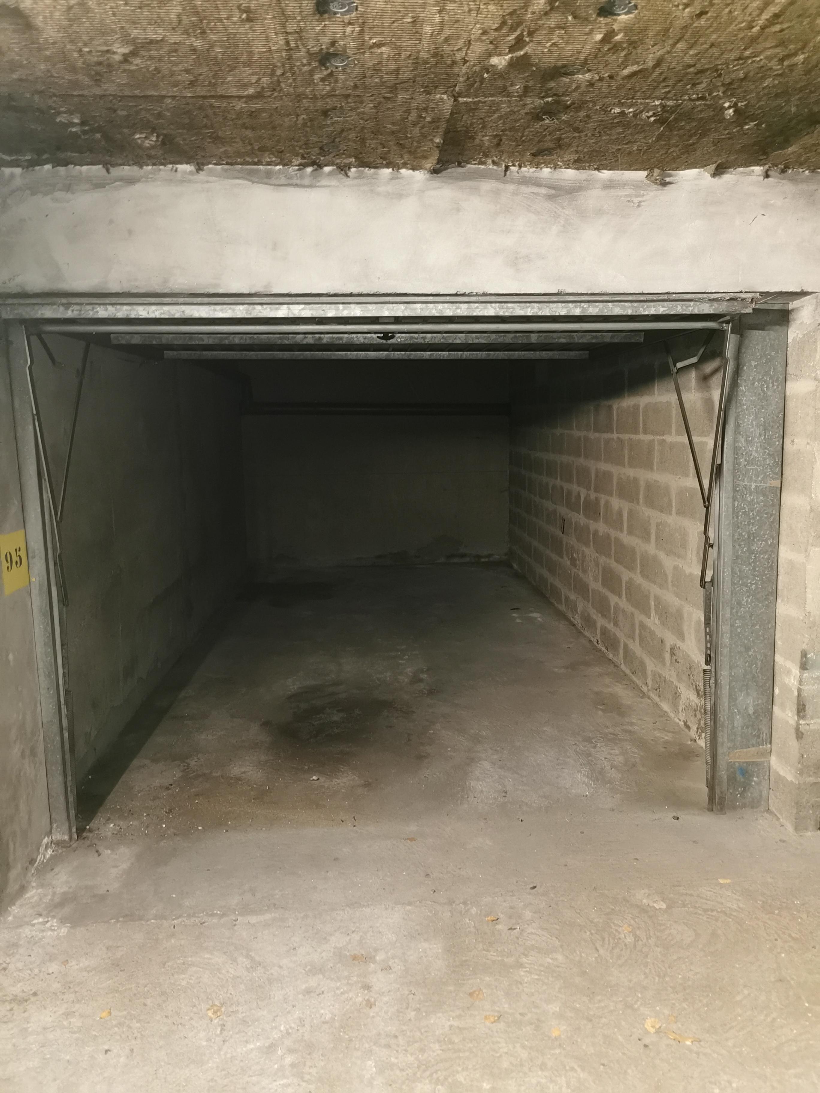 Garage fermé et sécurisé