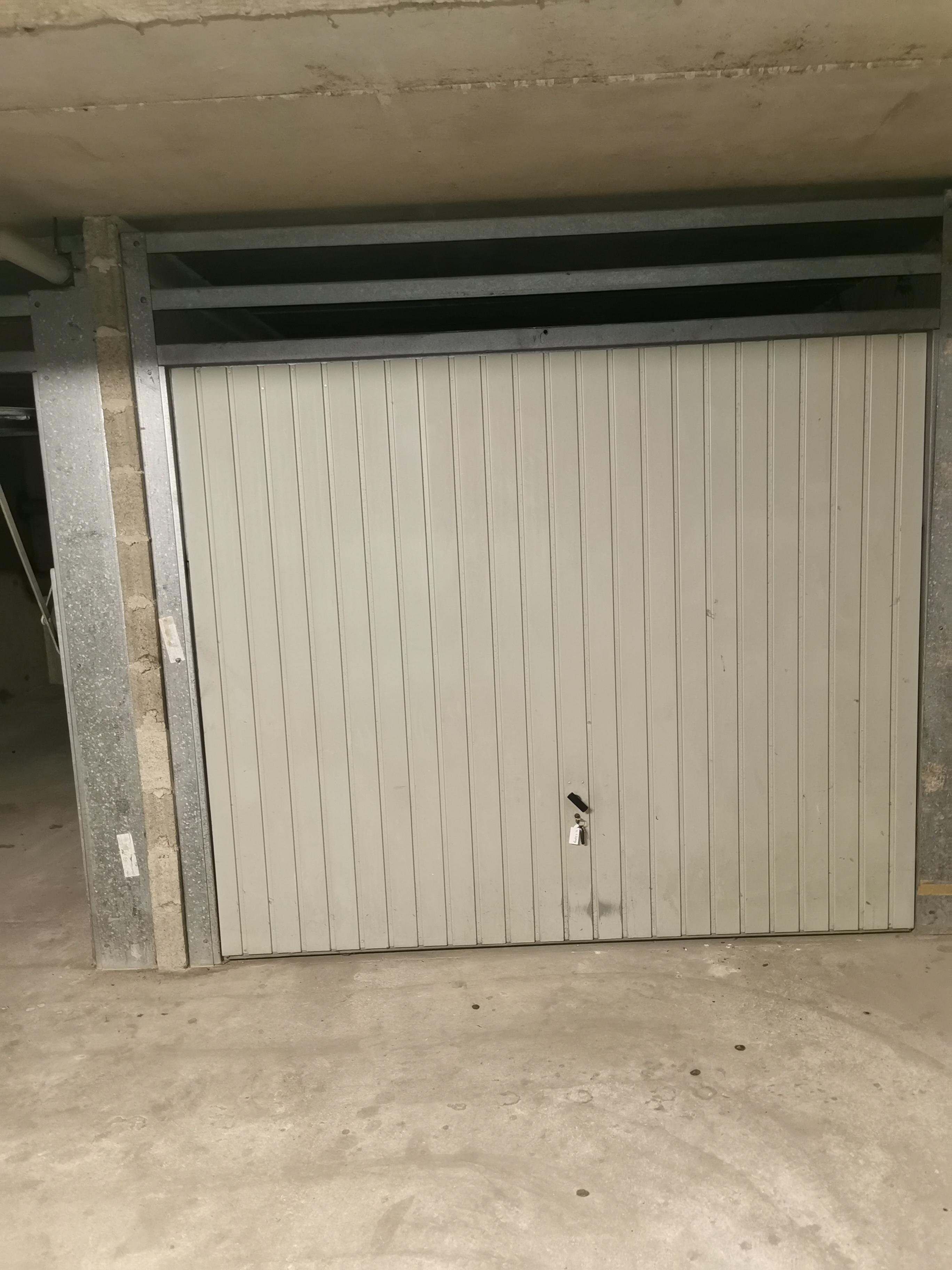 Garage fermé et sécurisé