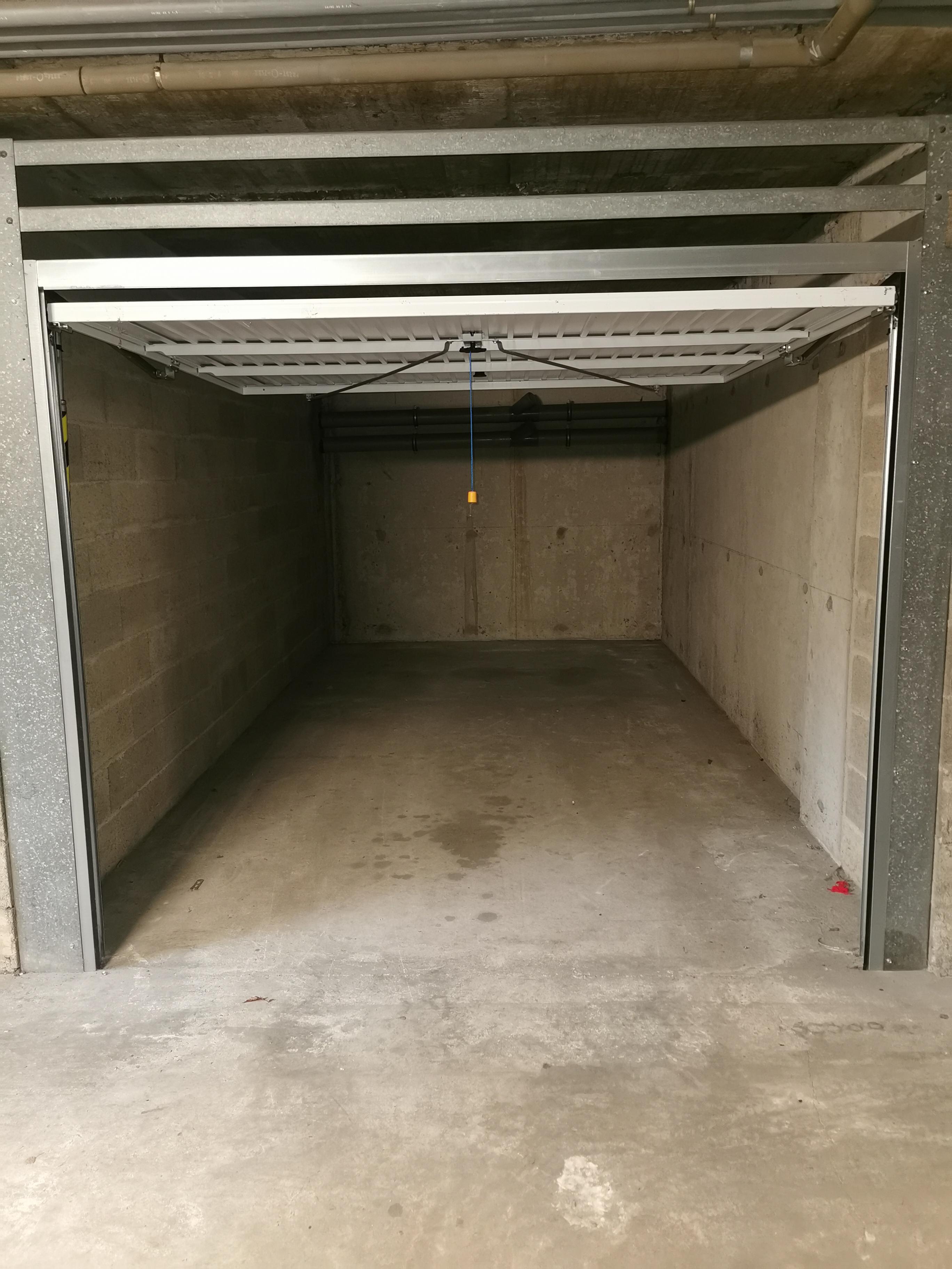 Garage fermé et sécurisé