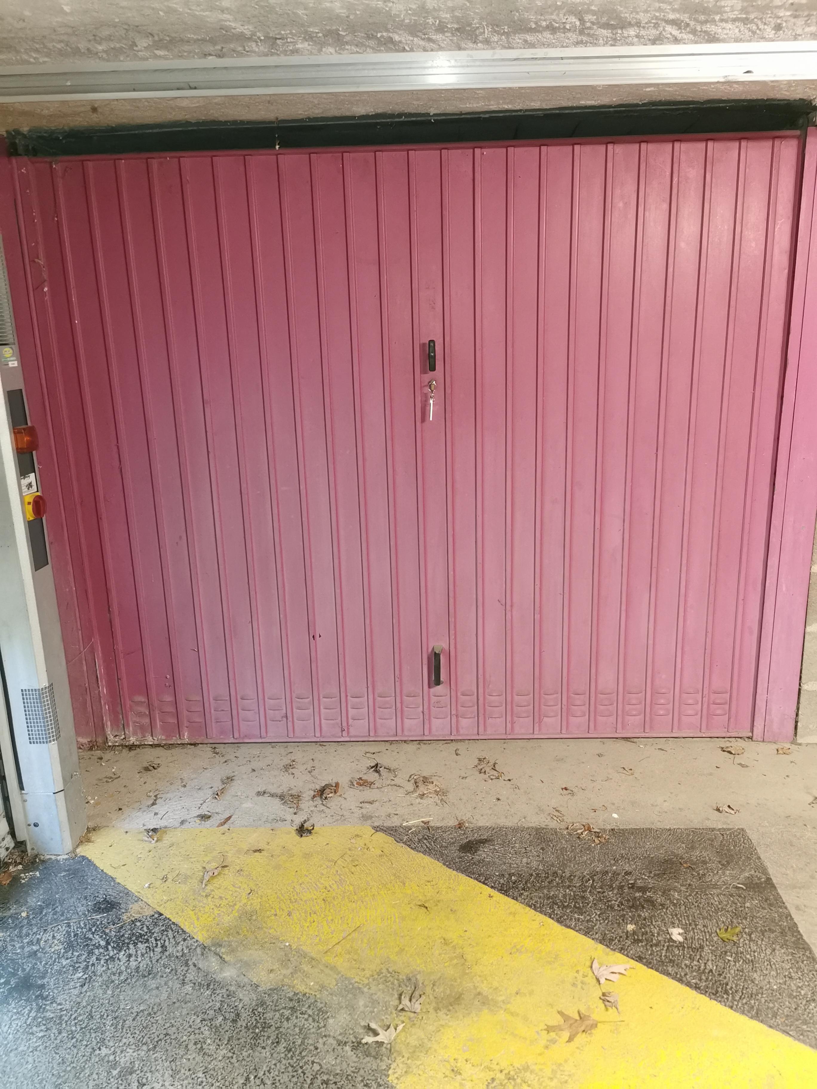 Garage fermé et sécurisé