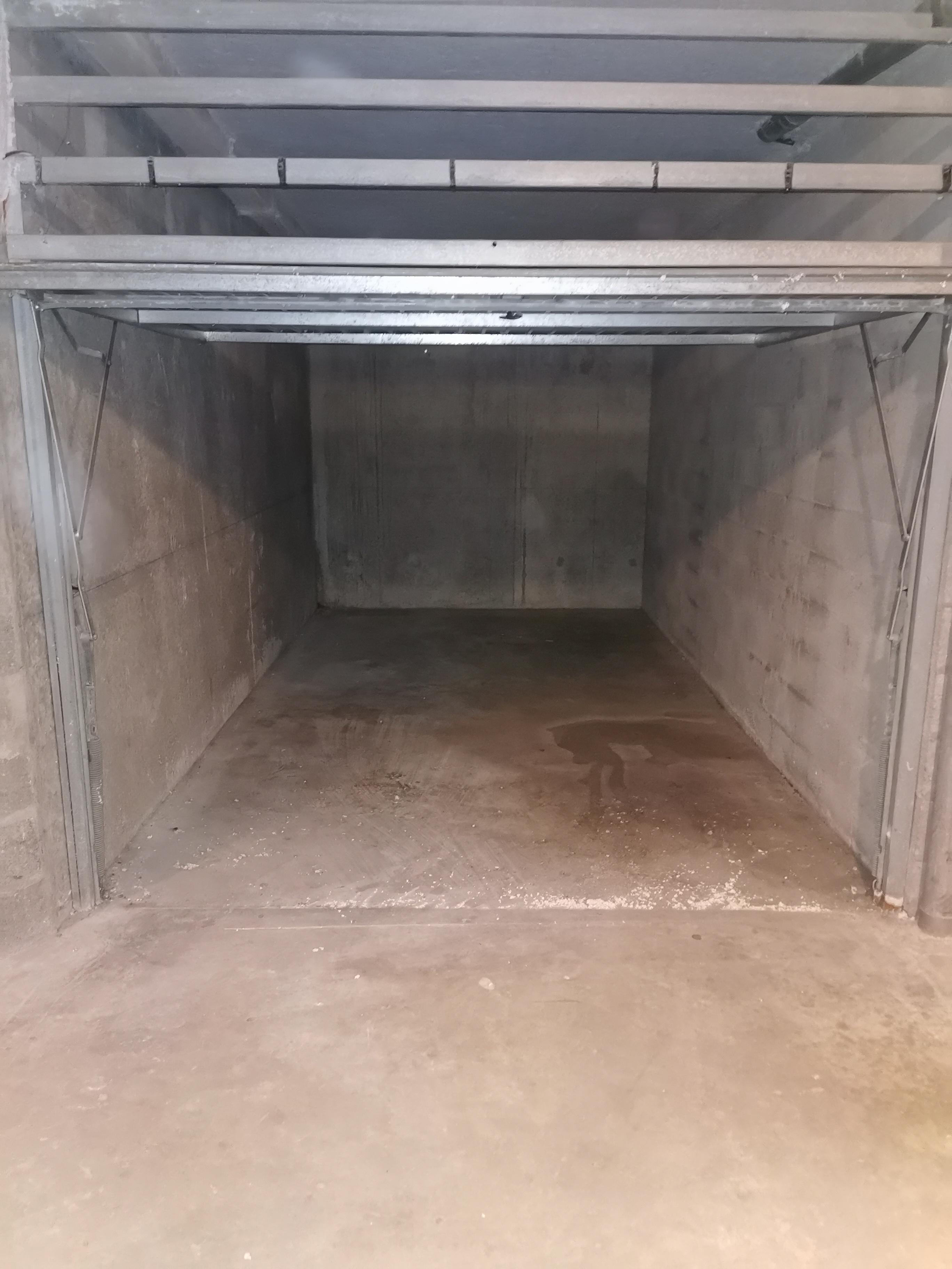 Garage fermé et sécurisé