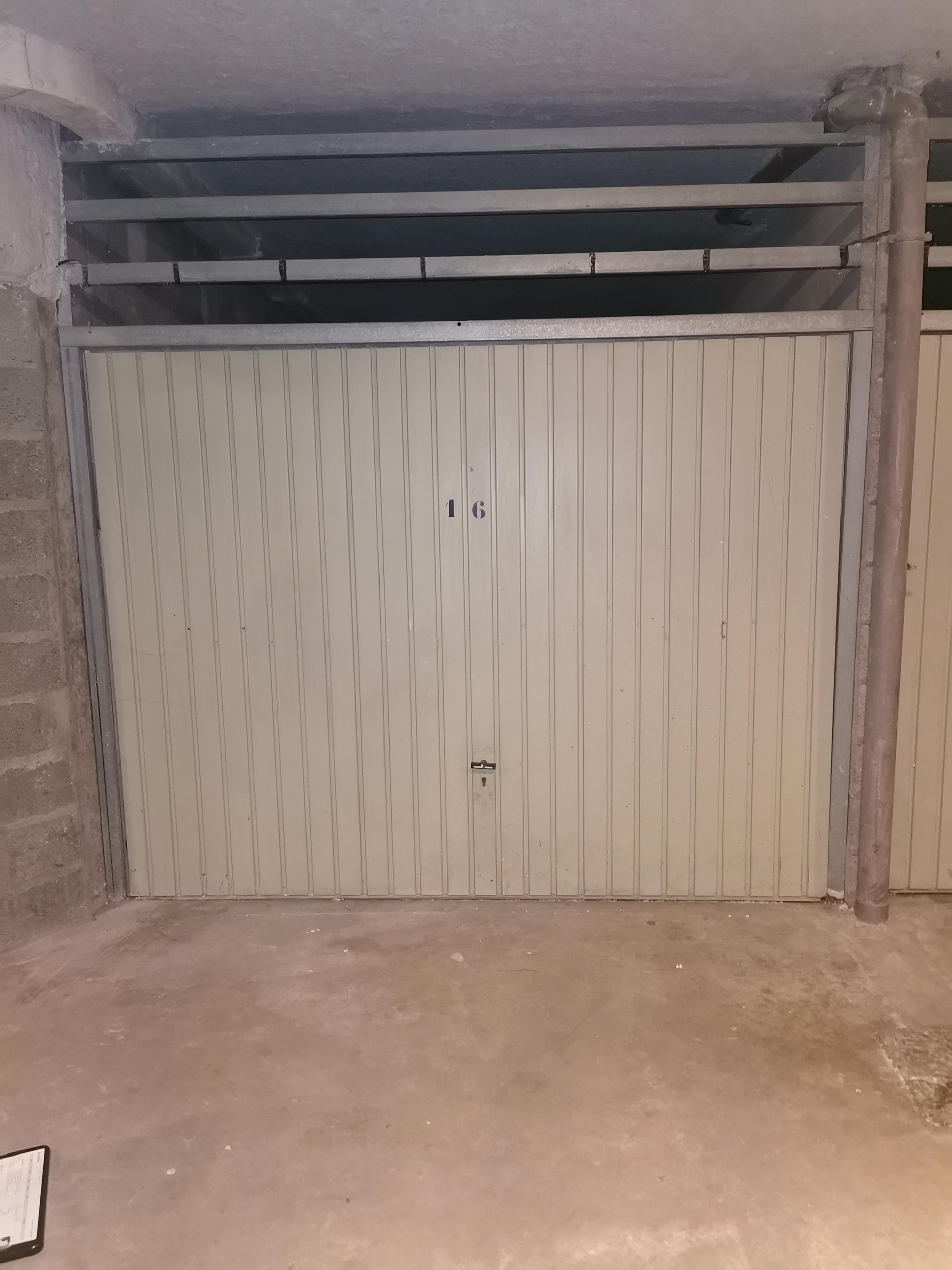 Garage fermé et sécurisé