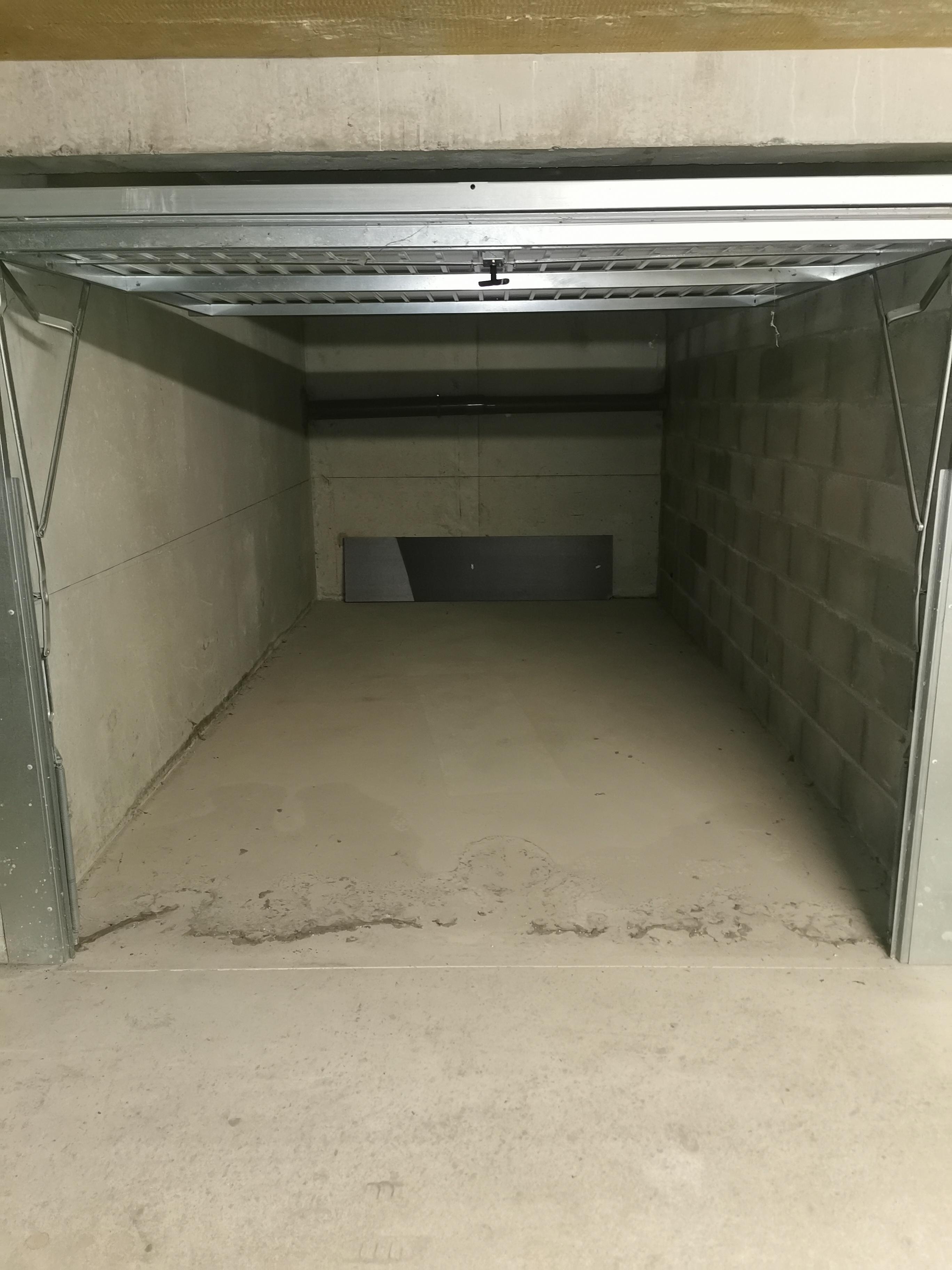 Garage fermé et sécurisé