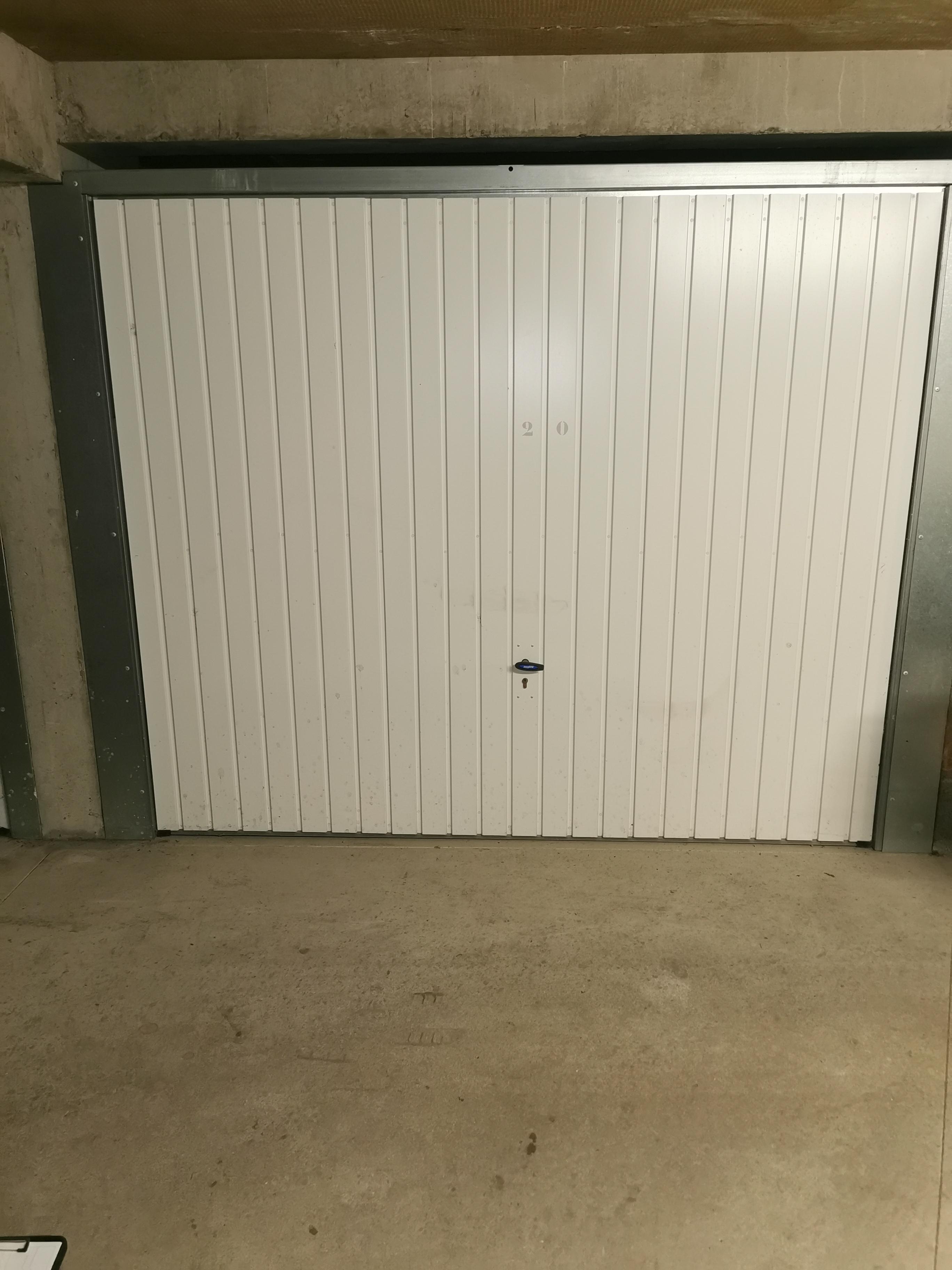 Garage fermé et sécurisé