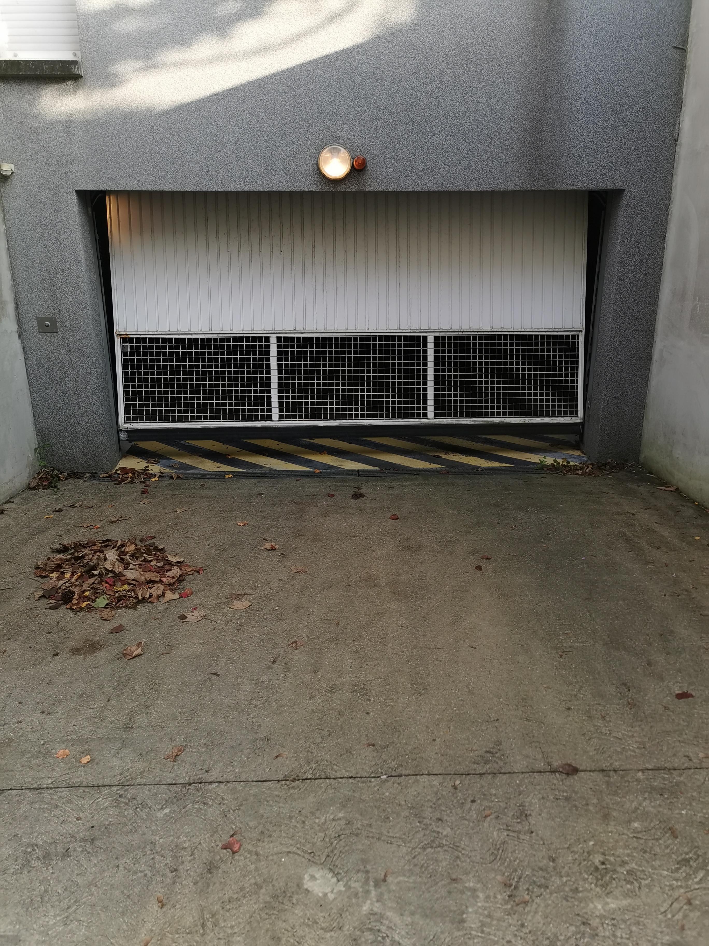 Garage fermé et sécurisé