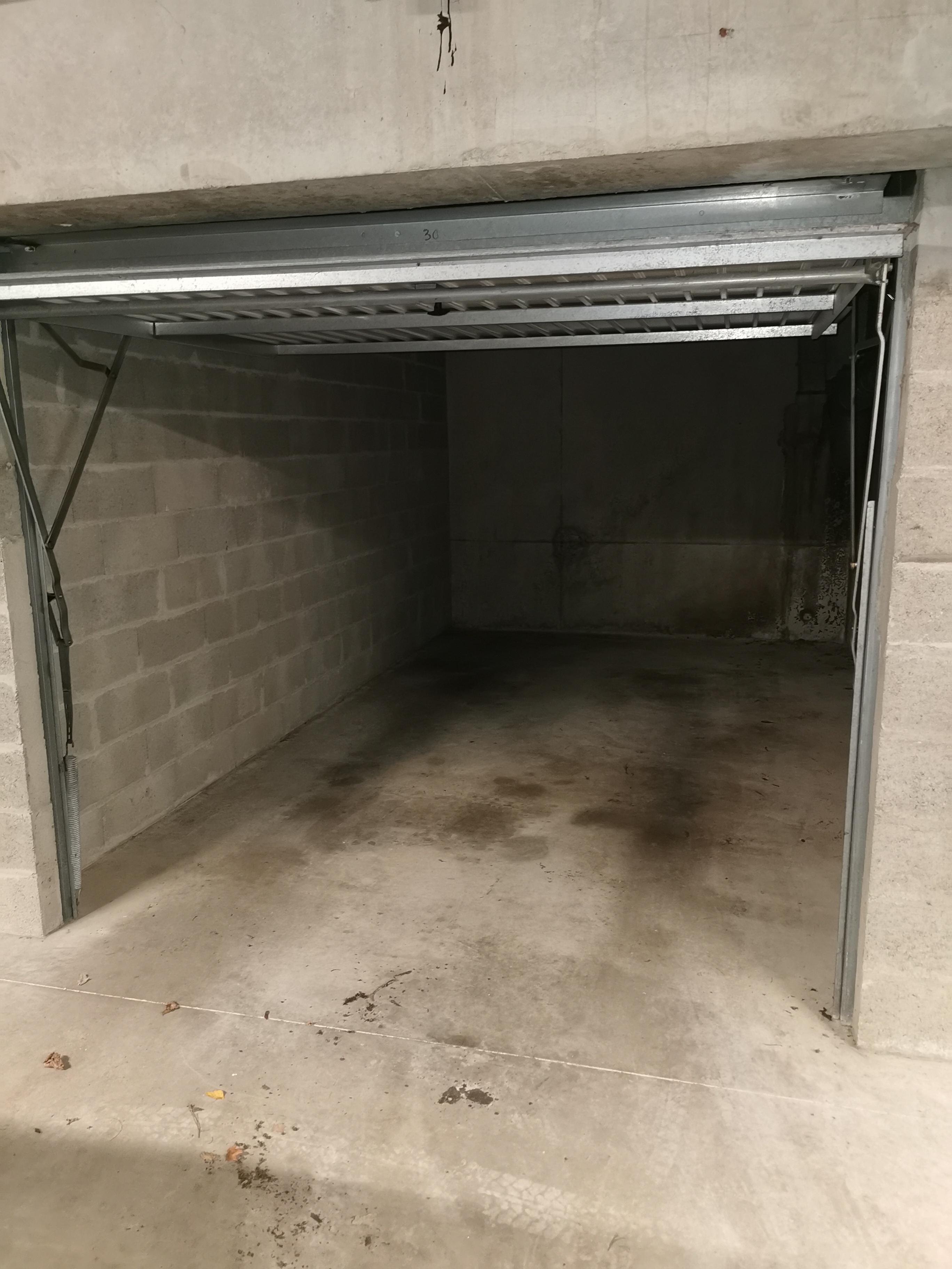 Garage fermé et sécurisé