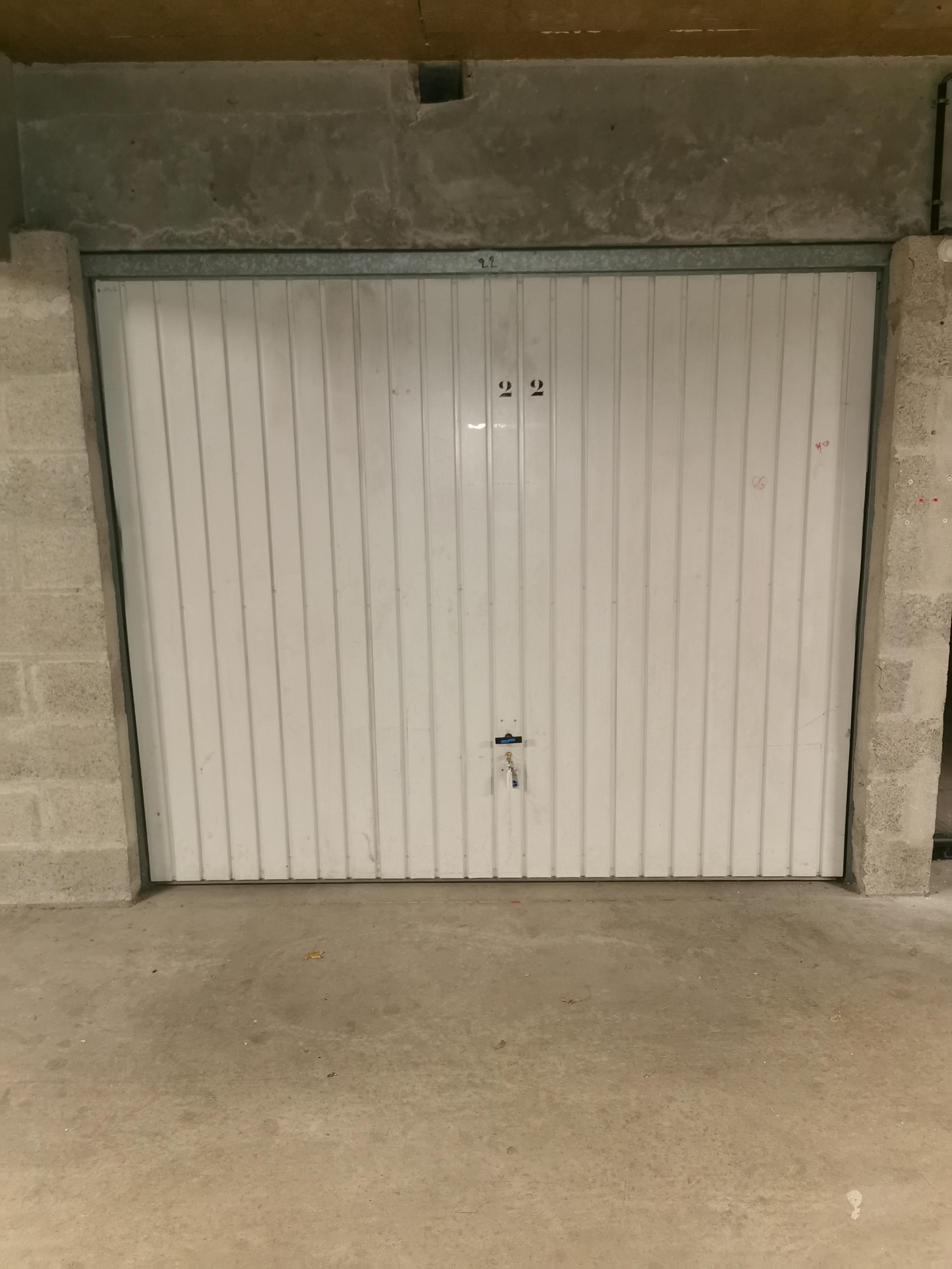Garage fermé et sécurisé